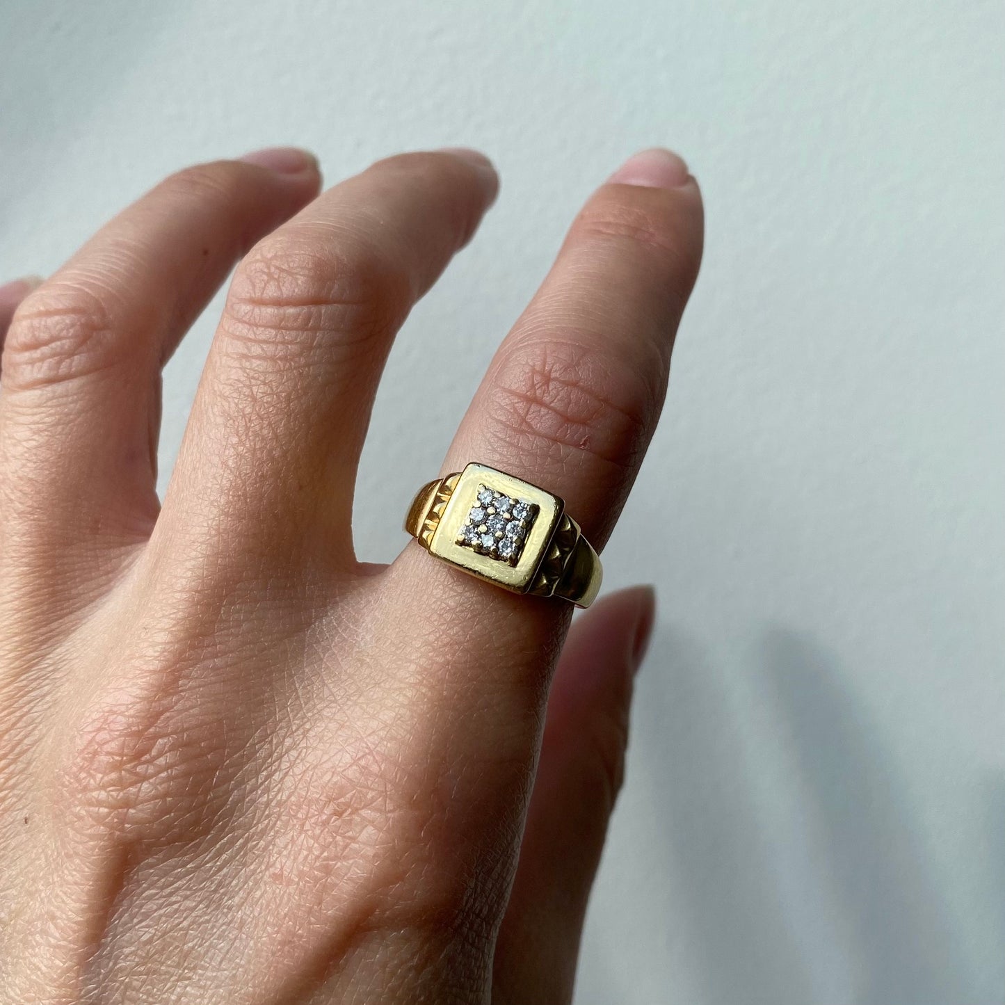 18ct Gold & Diamond Signet Ring  |  Size UK L