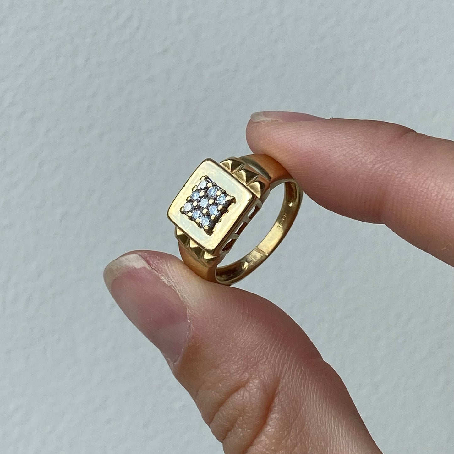 18ct Gold & Diamond Signet Ring  |  Size UK L