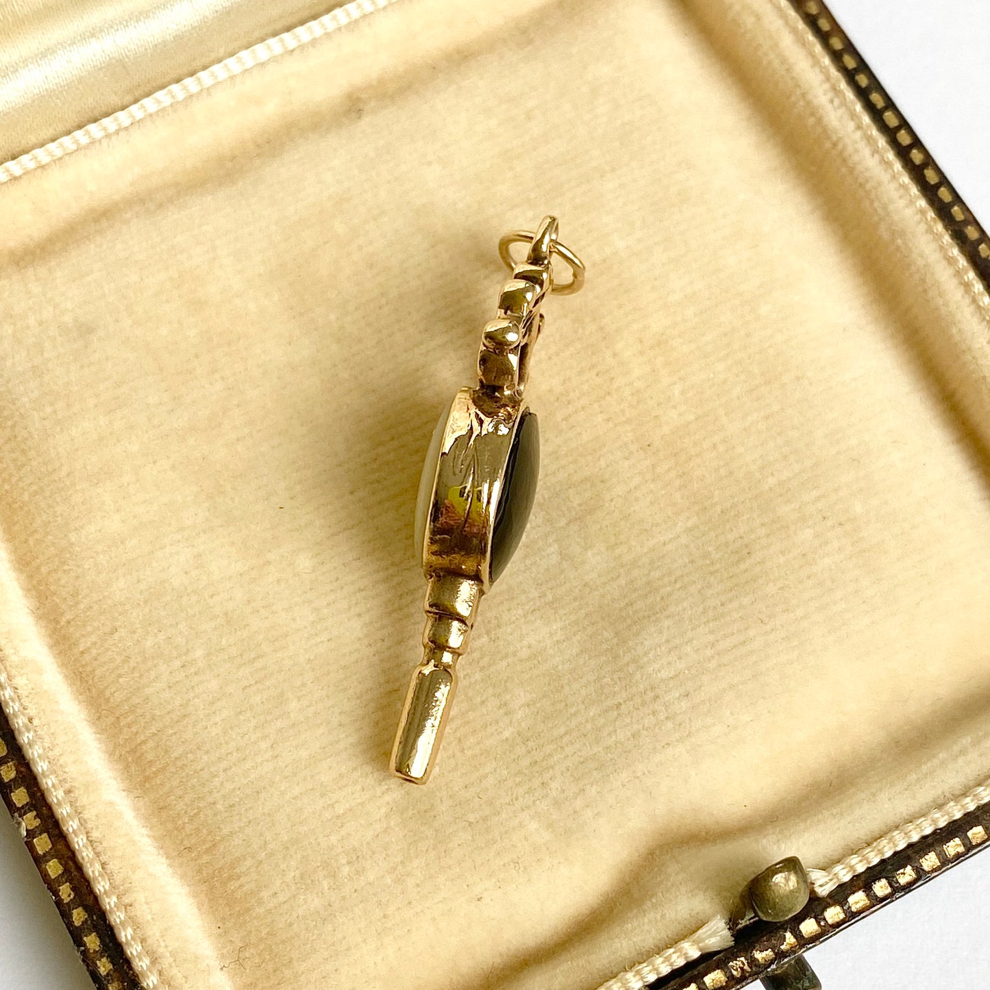 9ct Gold Mother of Pearl (MOP) & Onyx Watch Key