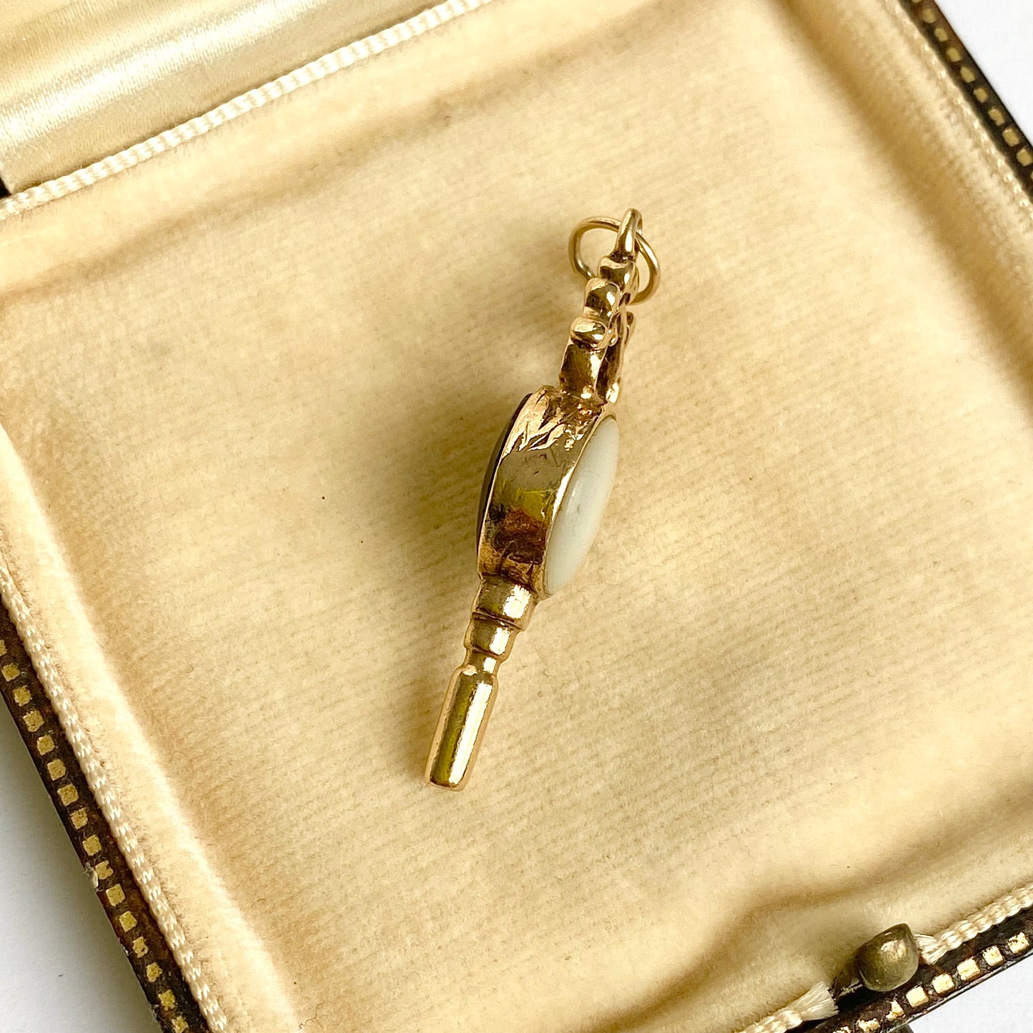 9ct Gold Mother of Pearl (MOP) & Onyx Watch Key