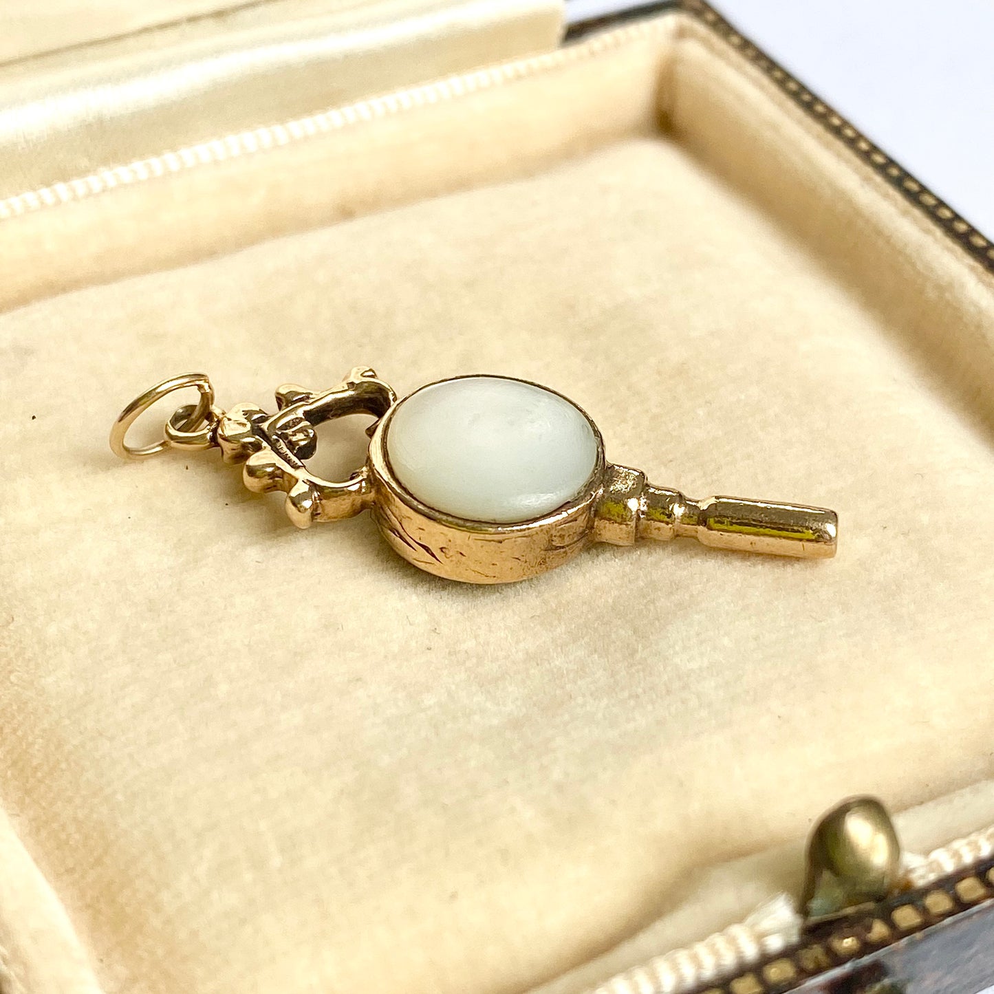 9ct Gold Mother of Pearl (MOP) & Onyx Watch Key