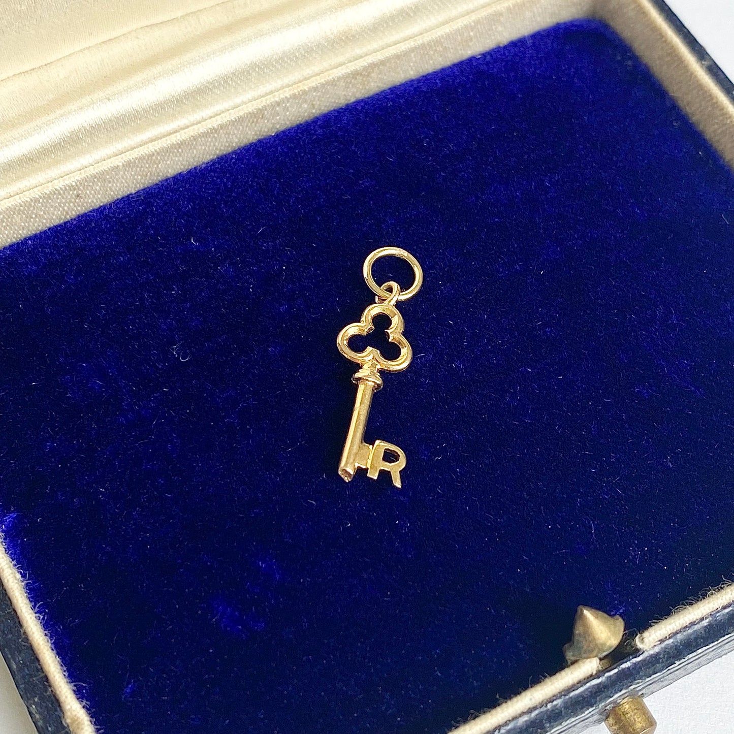 9ct Gold 'R' Initial Key Charm / Pendant