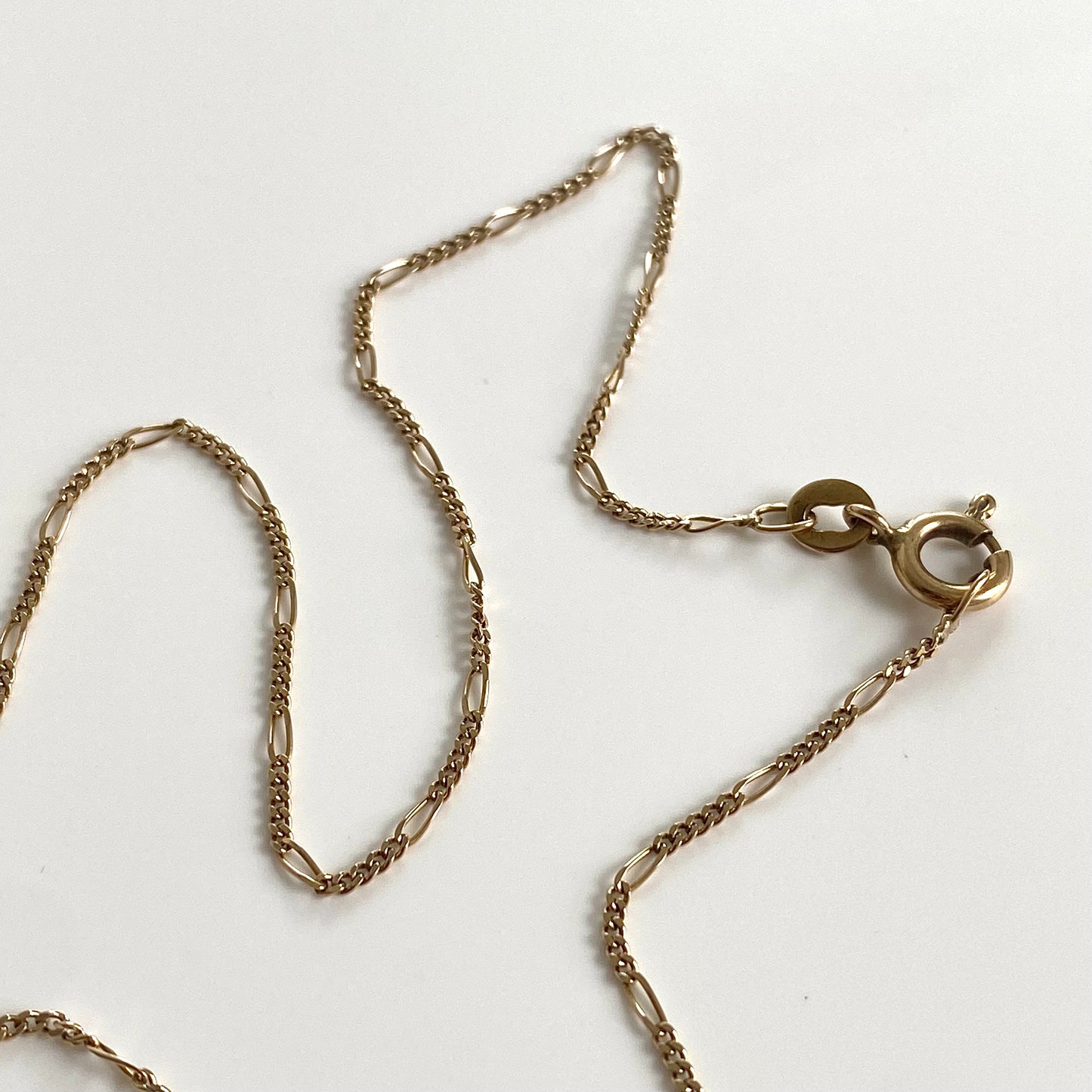 Dainty 9ct Gold Figaro Chain  |  21"