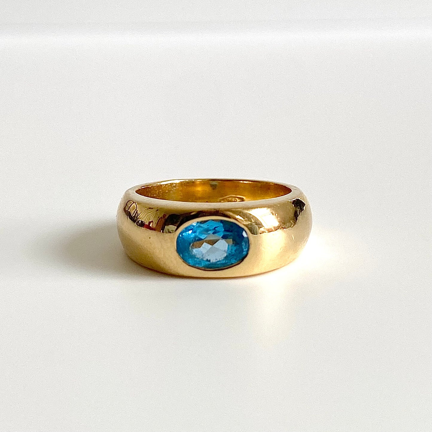 Gorgeous 18ct Gold and Bright Blue Spinel Ring  |  Size UK H