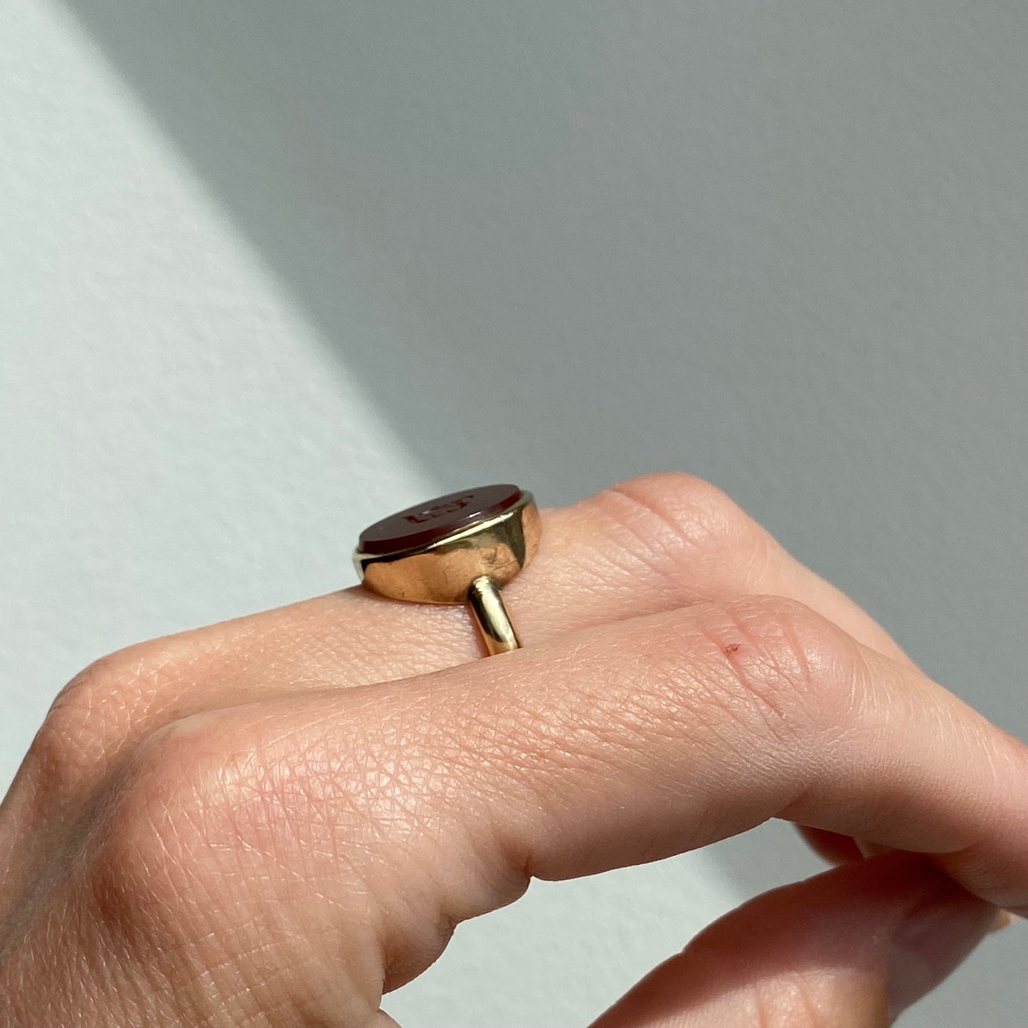 9ct Gold Intaglio 'D' Ring  |  Size UK M.5