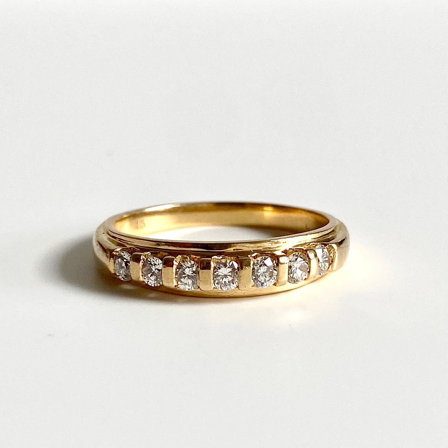 Striking 18ct Gold & Diamond Ring  |  Size UK Q