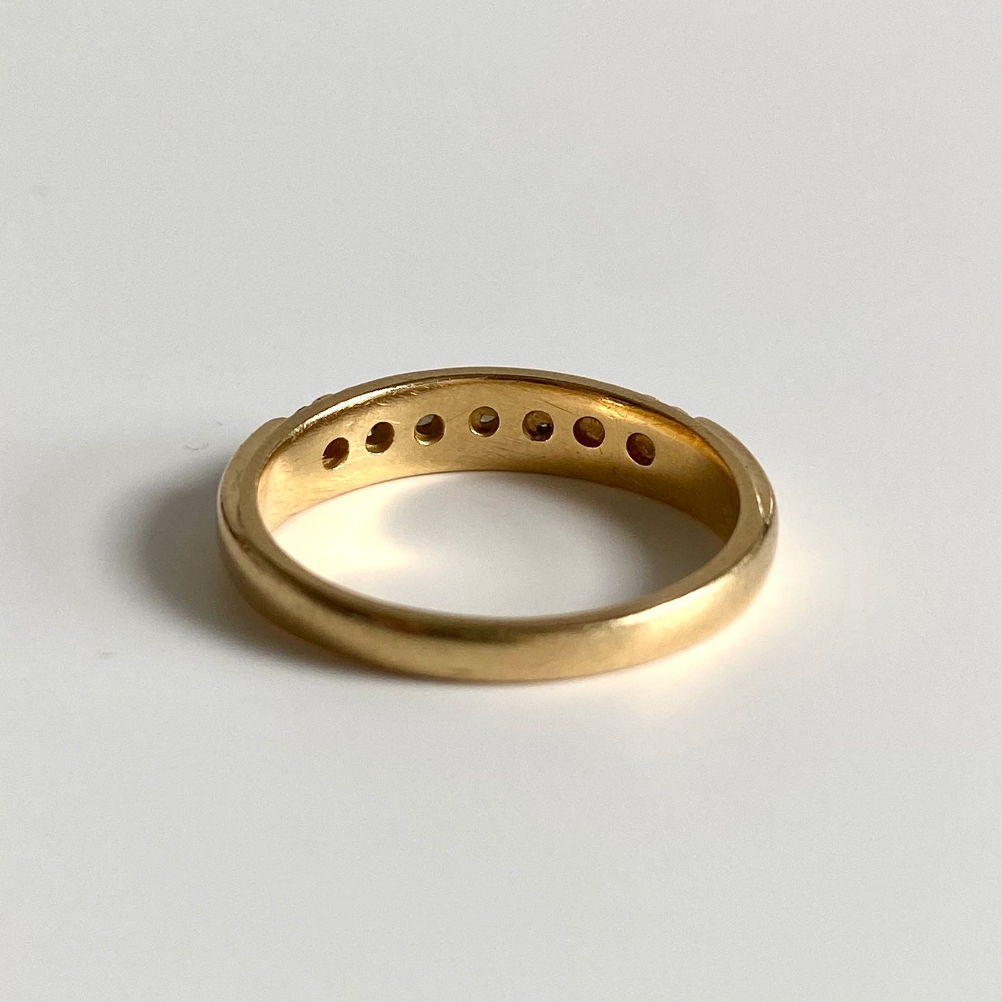 Striking 18ct Gold & Diamond Ring  |  Size UK Q