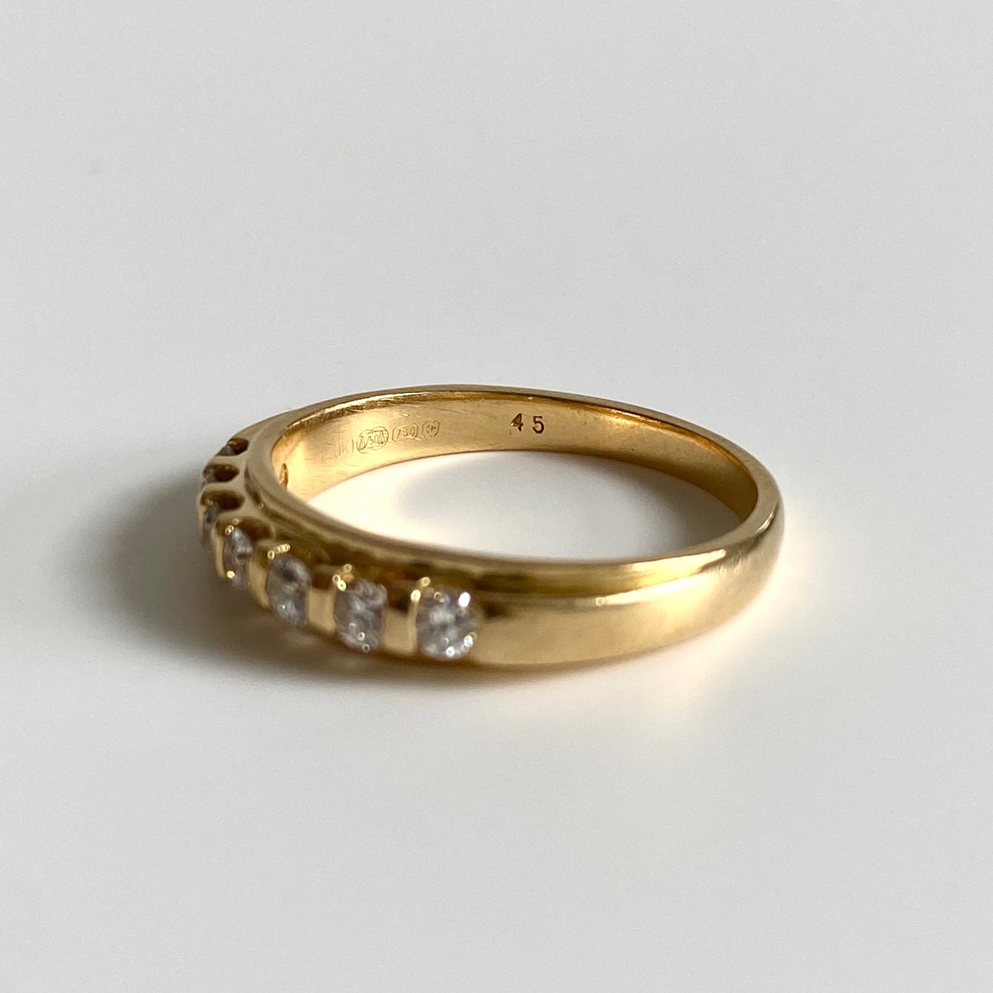 Striking 18ct Gold & Diamond Ring  |  Size UK Q