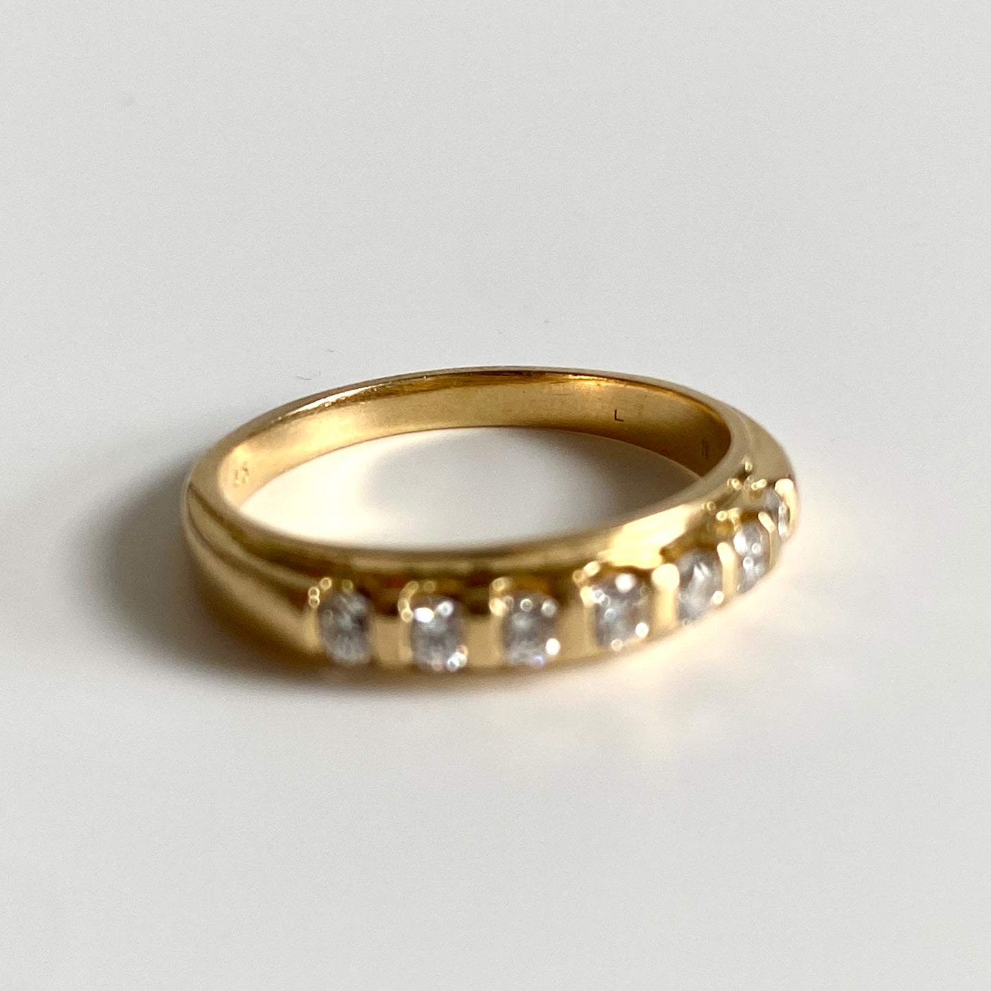 Striking 18ct Gold & Diamond Ring  |  Size UK Q