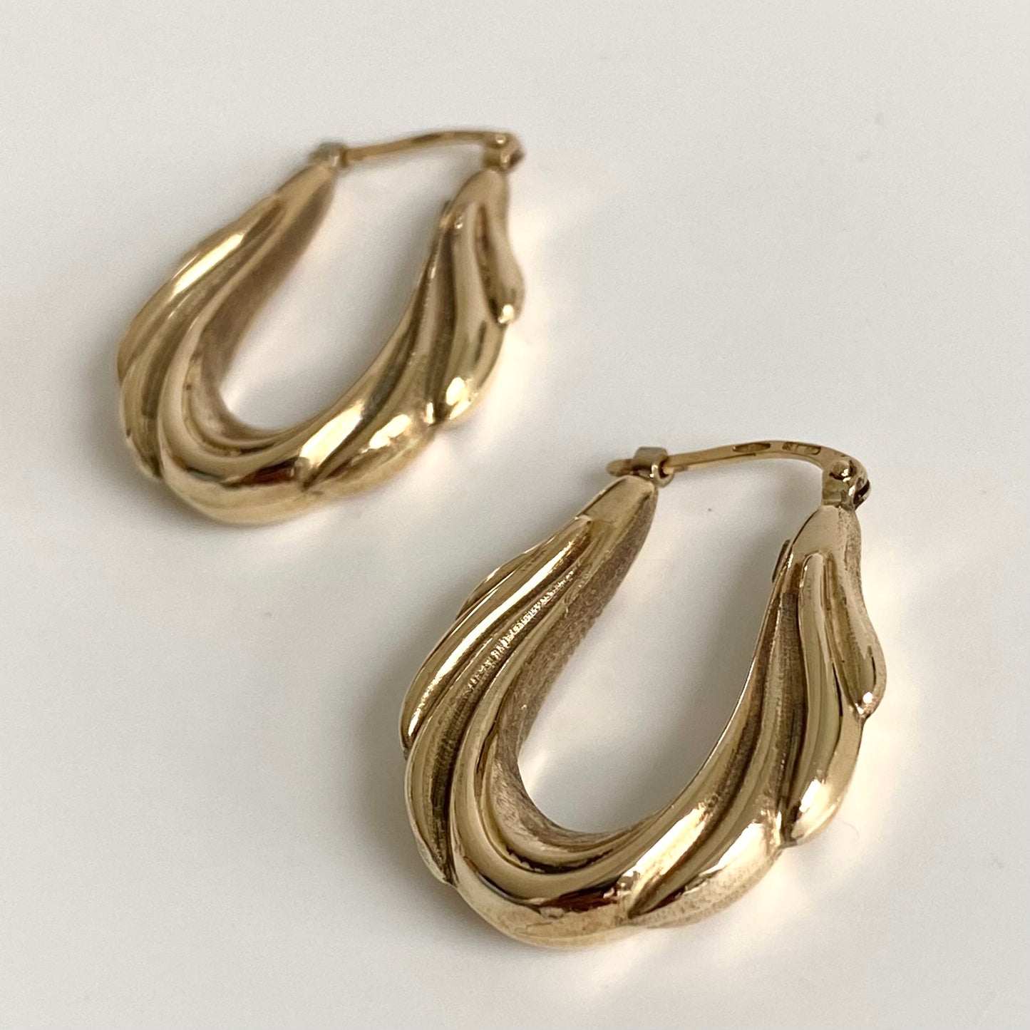 9ct Gold 'UNOAERRE' Drape Effect Hoops  |  26mm