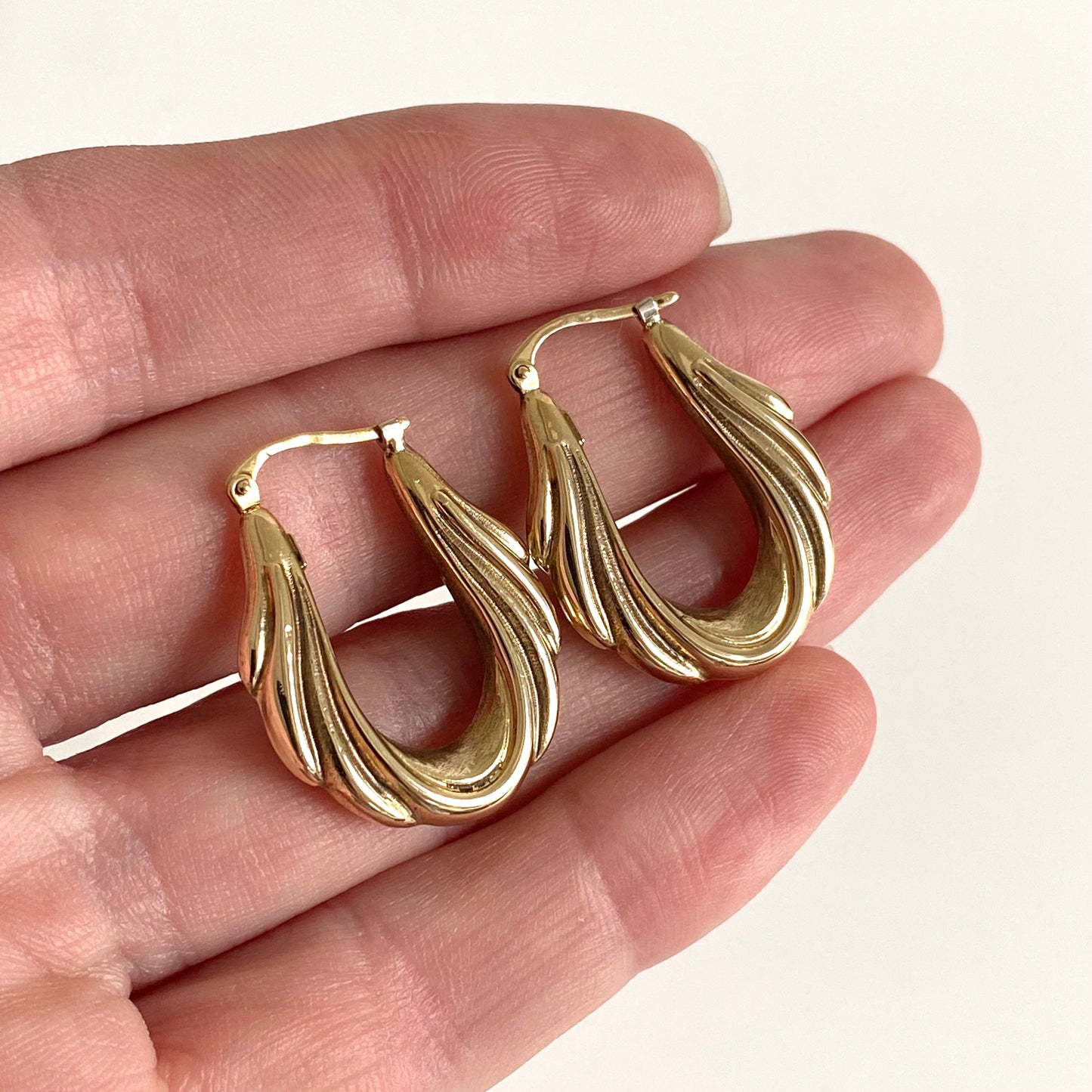 9ct Gold 'UNOAERRE' Drape Effect Hoops  |  26mm