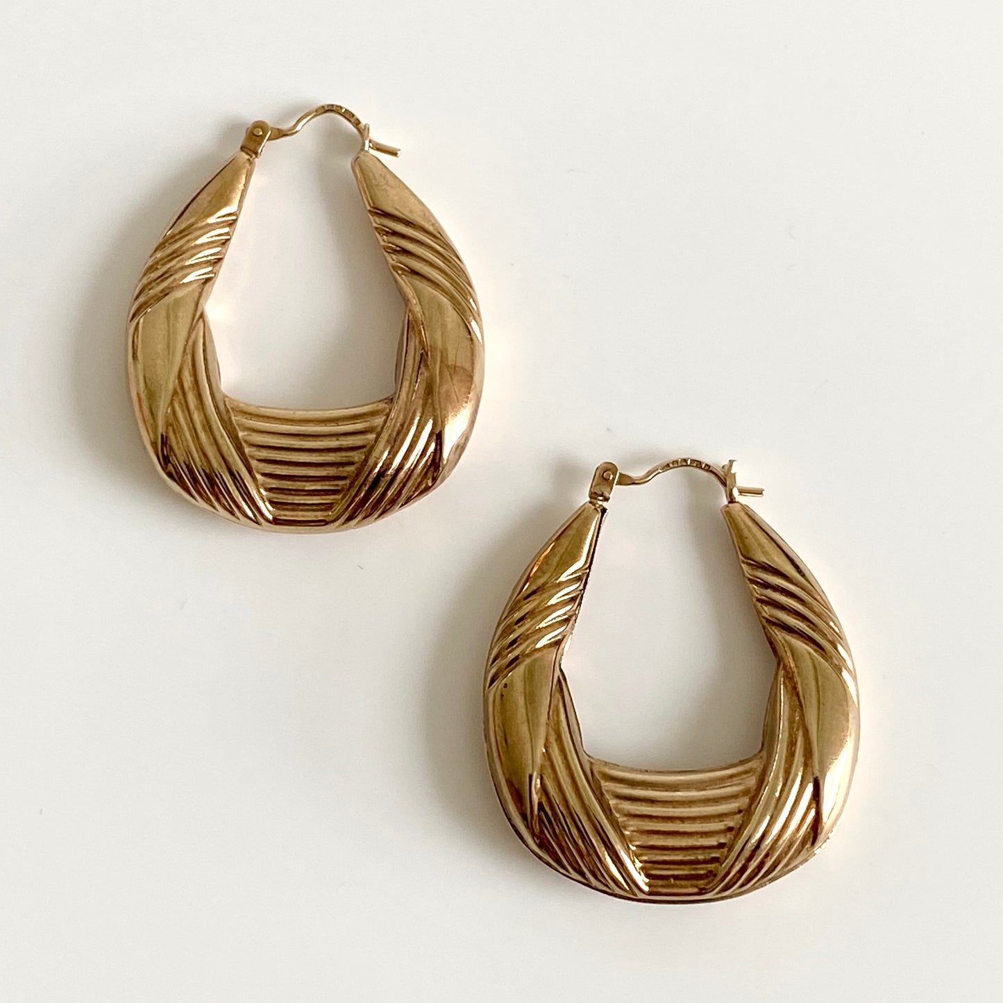 Large 9ct Gold Ribboned U-shaped Hoops  |  33mm