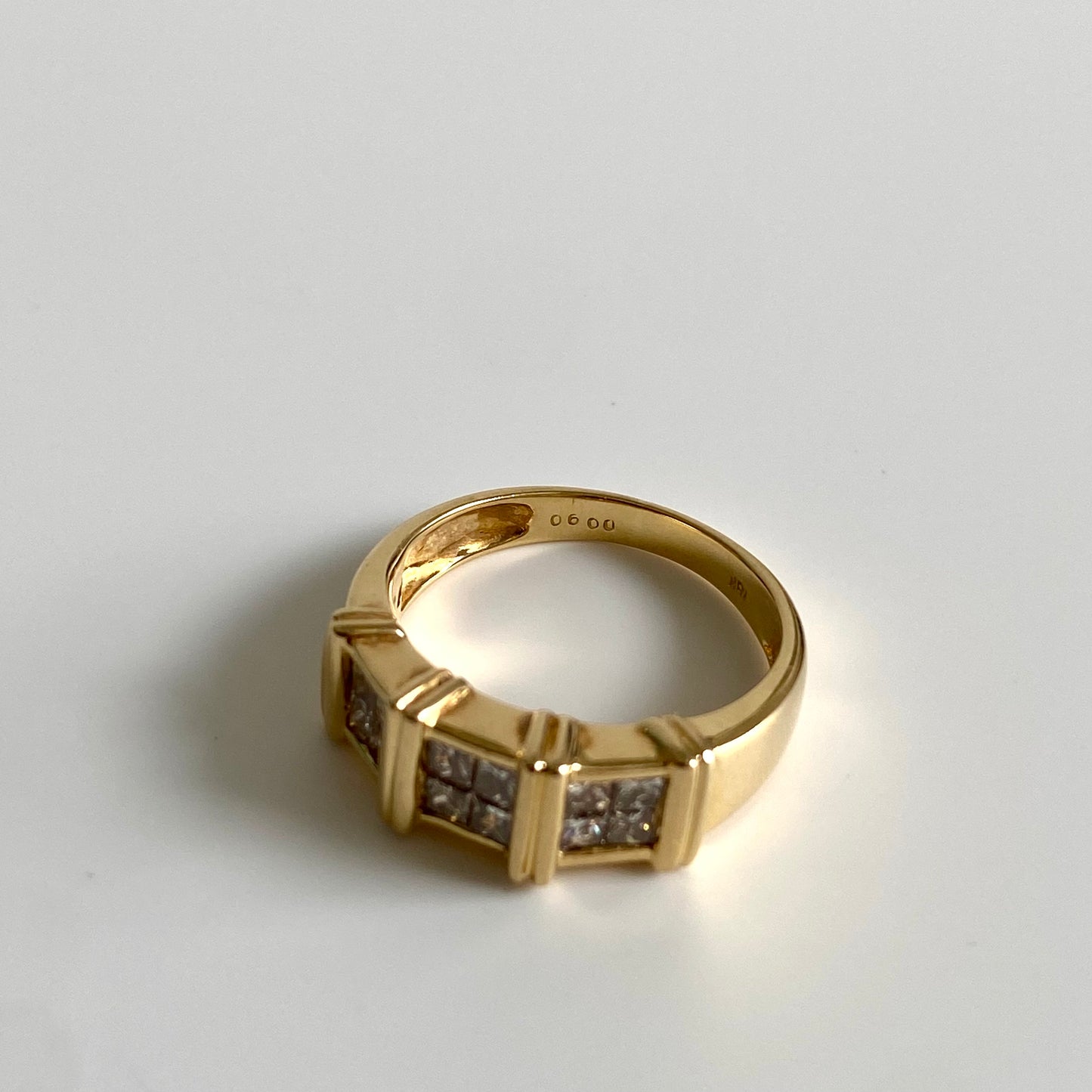 Stunning 18ct Gold & Princess Cut Diamonds Ring  |  Size UK N.5