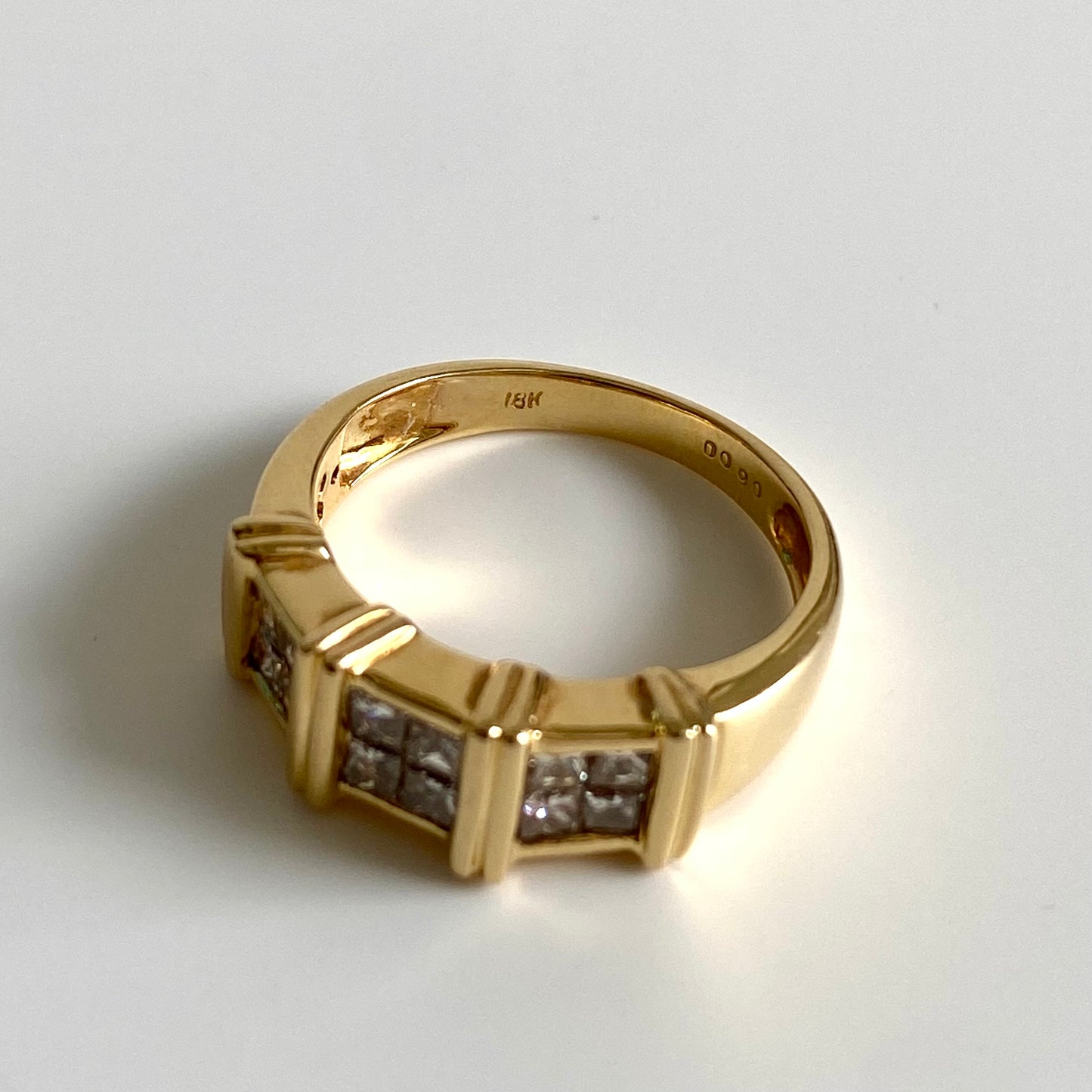 Stunning 18ct Gold & Princess Cut Diamonds Ring  |  Size UK N.5