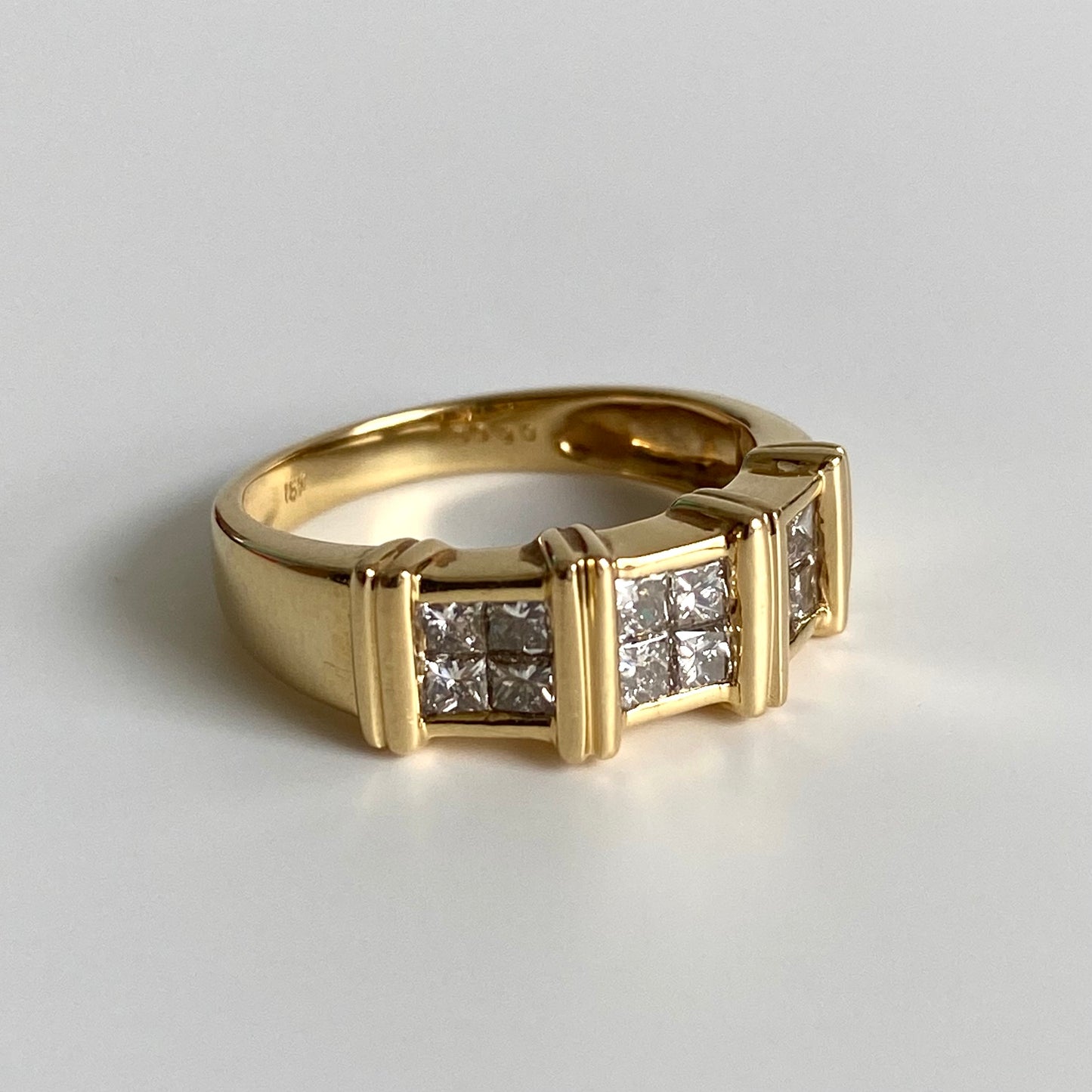 Stunning 18ct Gold & Princess Cut Diamonds Ring  |  Size UK N.5