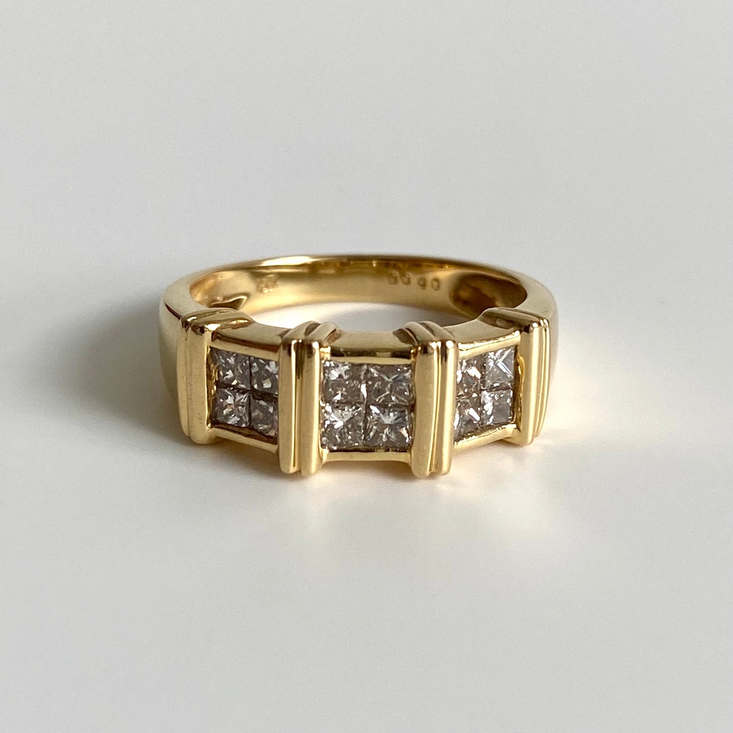 Stunning 18ct Gold & Princess Cut Diamonds Ring  |  Size UK N.5