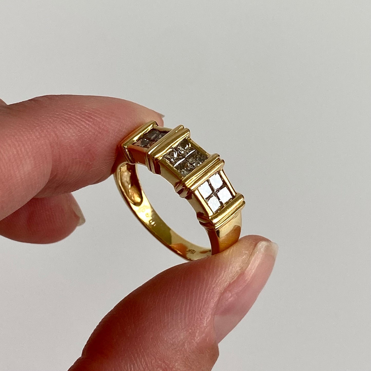 Stunning 18ct Gold & Princess Cut Diamonds Ring  |  Size UK N.5