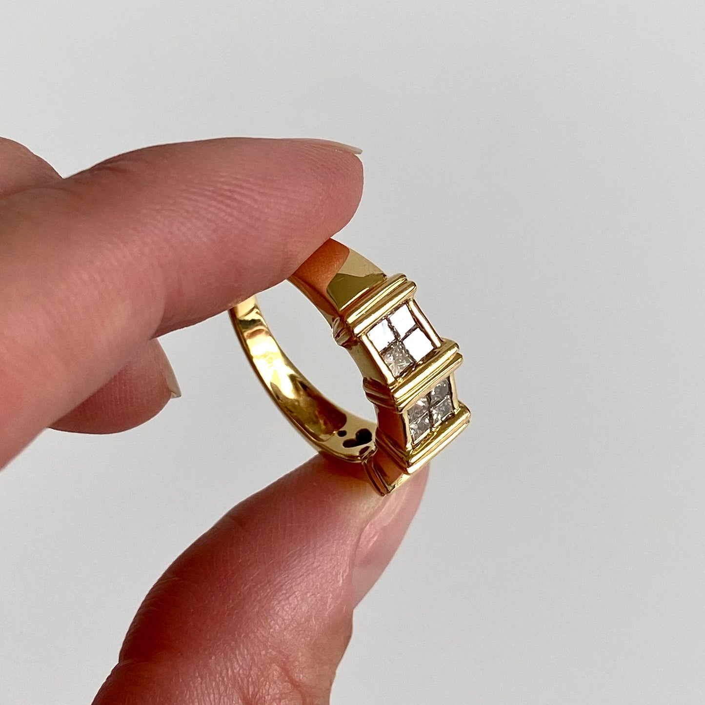 Stunning 18ct Gold & Princess Cut Diamonds Ring  |  Size UK N.5