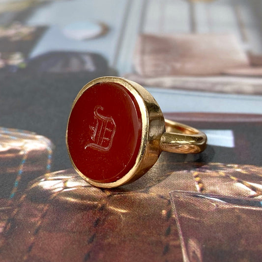 9ct Gold Intaglio 'D' Ring  |  Size UK M.5