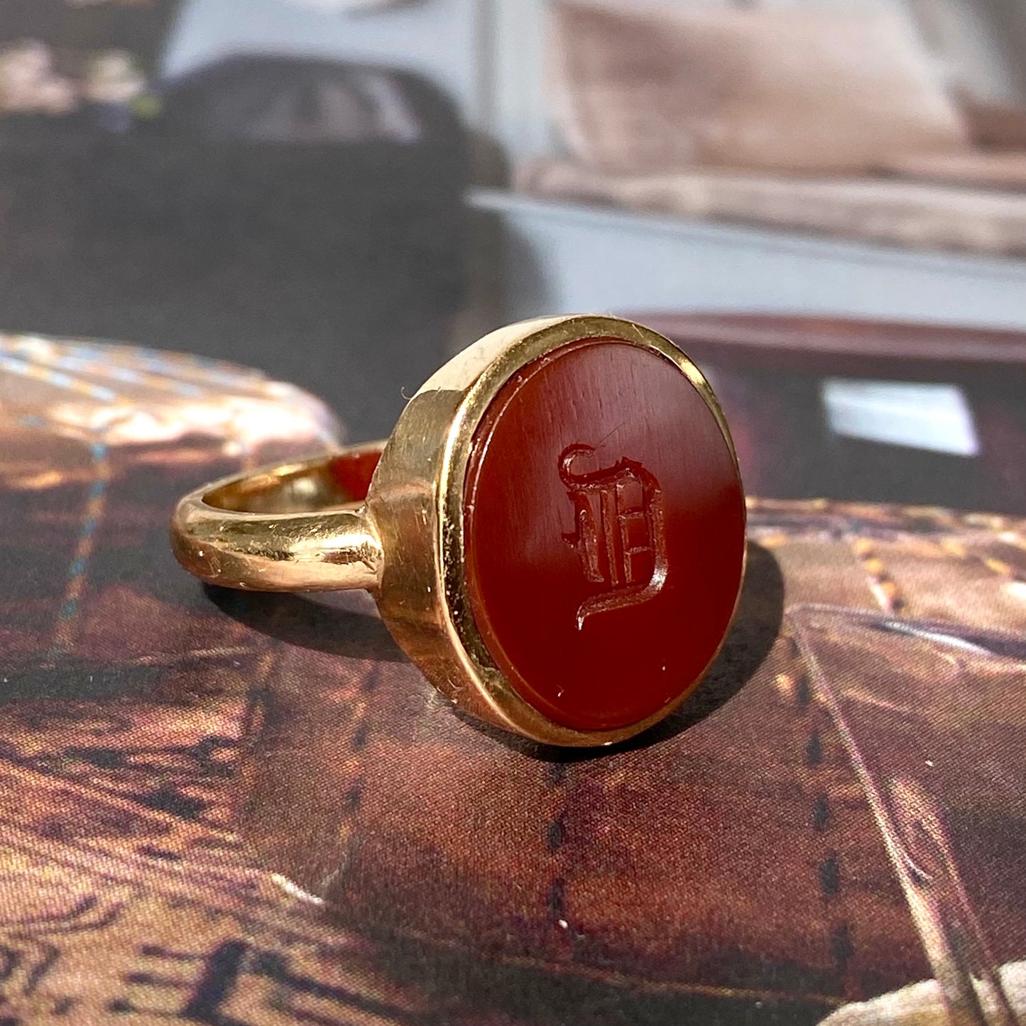 9ct Gold Intaglio 'D' Ring  |  Size UK M.5