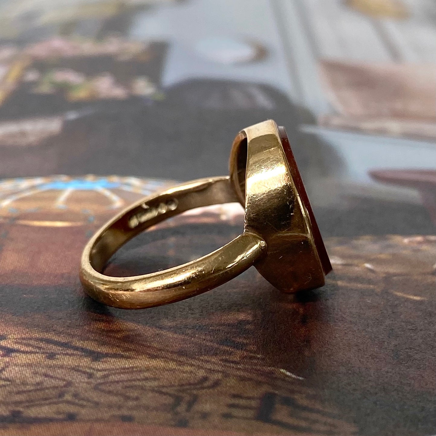 9ct Gold Intaglio 'D' Ring  |  Size UK M.5