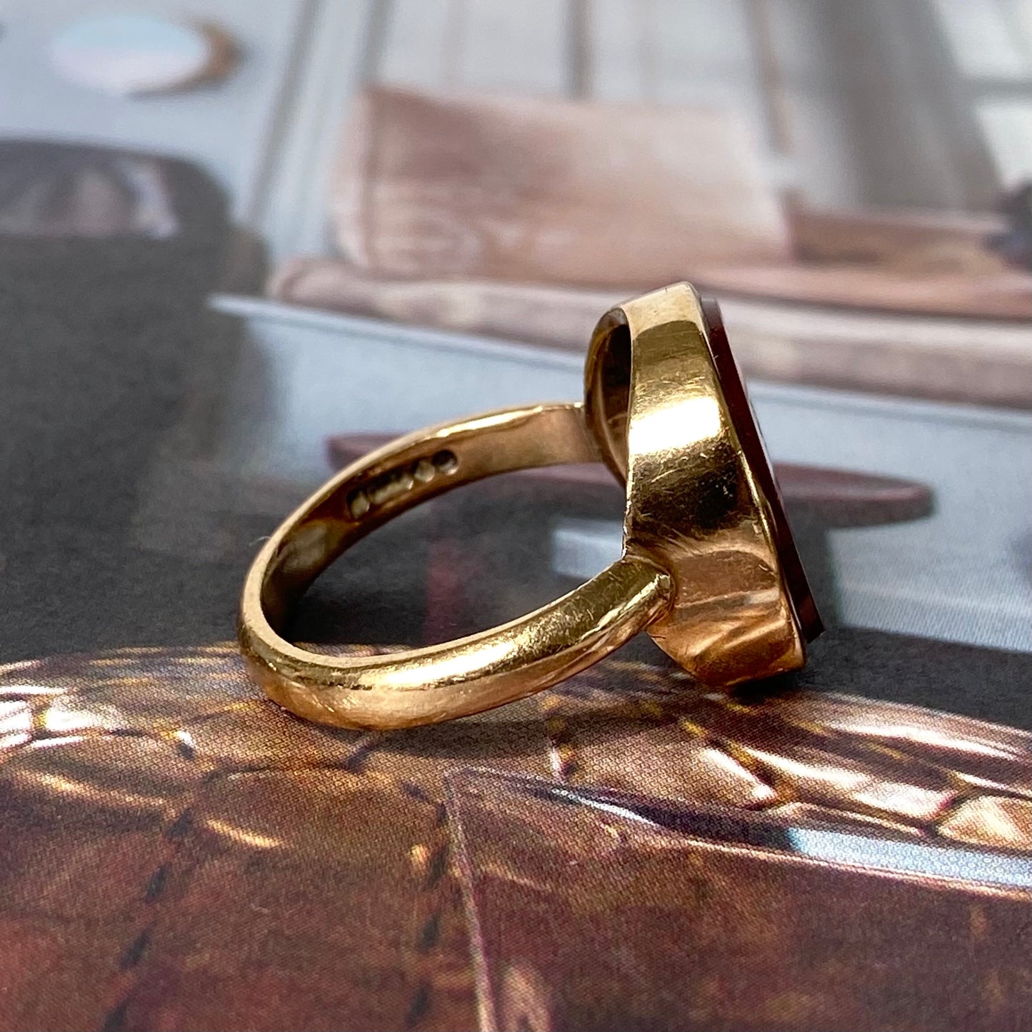 9ct Gold Intaglio 'D' Ring  |  Size UK M.5