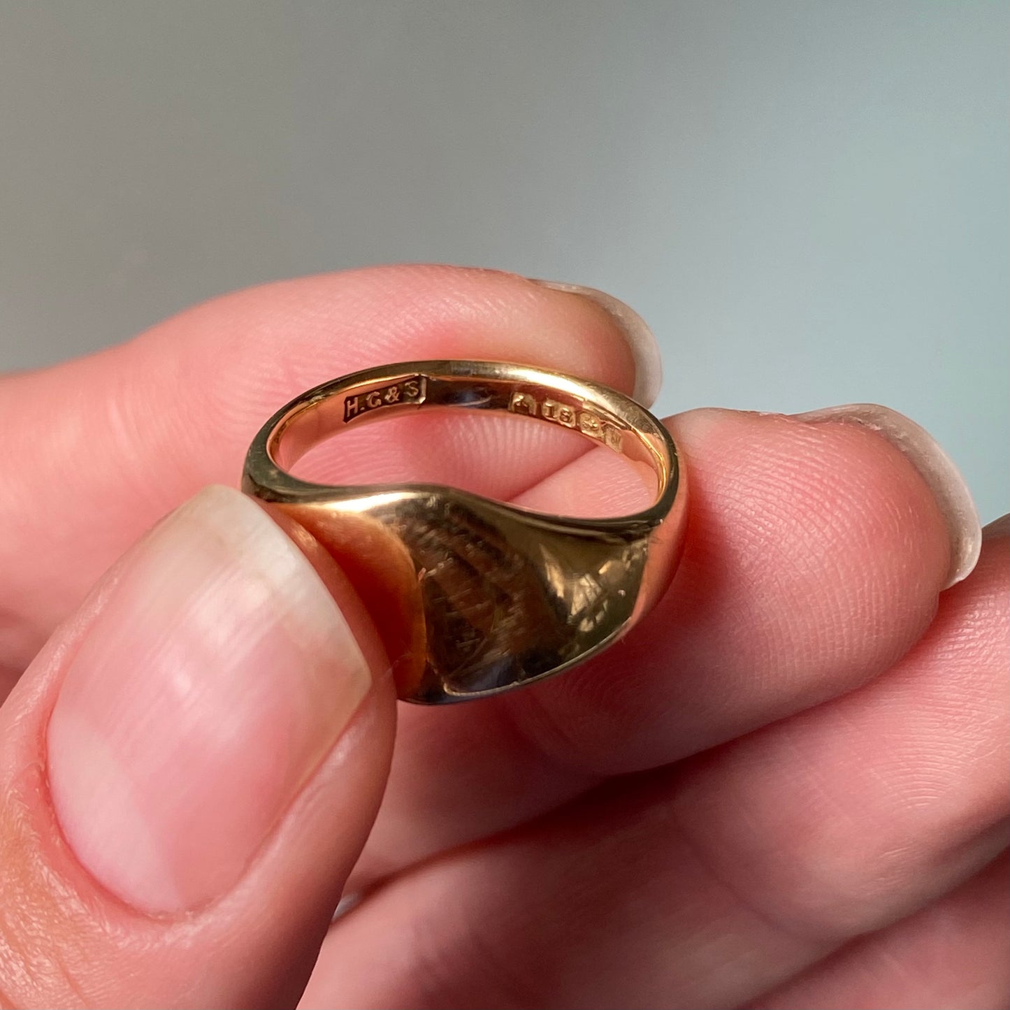 Heavy Vintage 18ct Gold Signet Ring  |  Size UK J.5