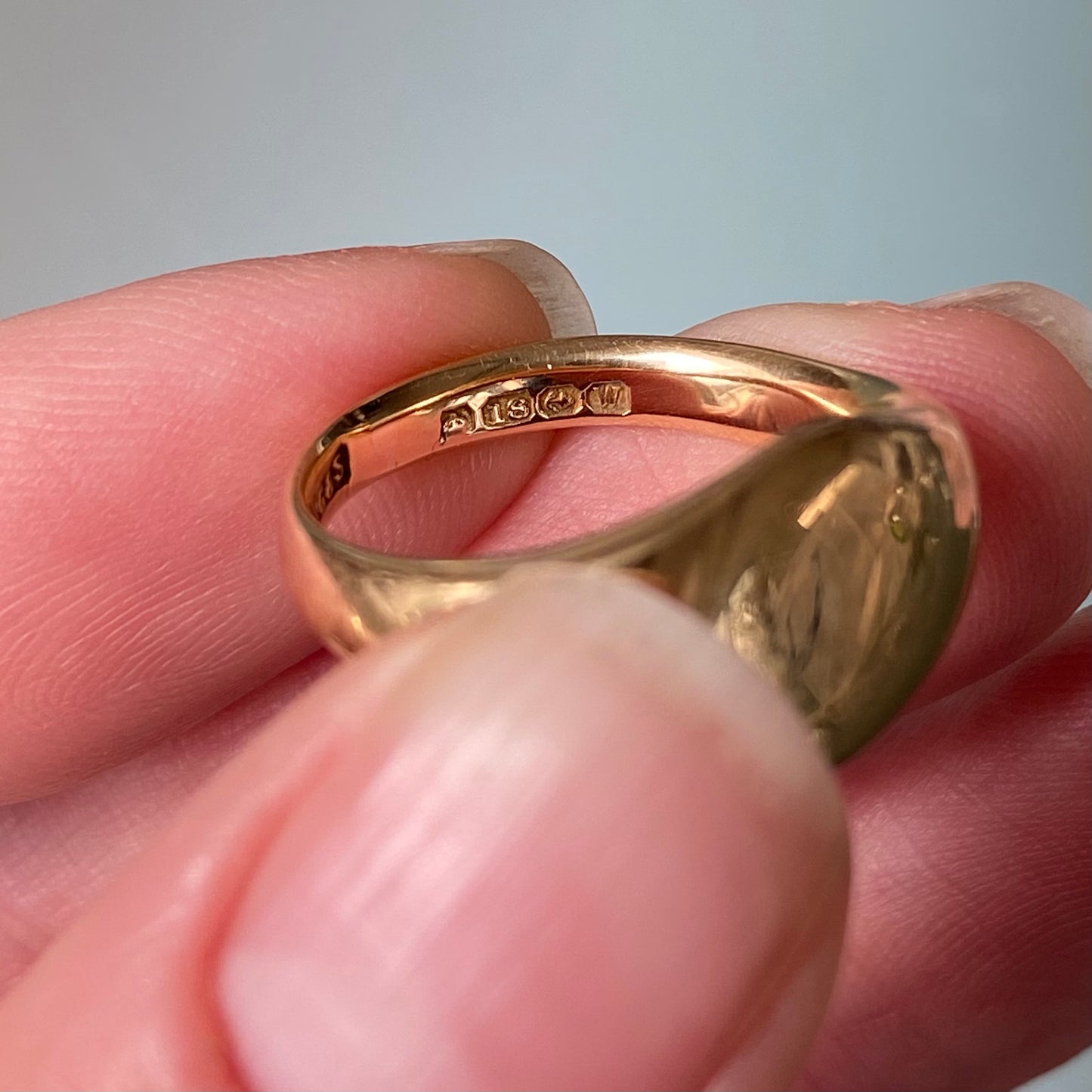 Heavy Vintage 18ct Gold Signet Ring  |  Size UK J.5