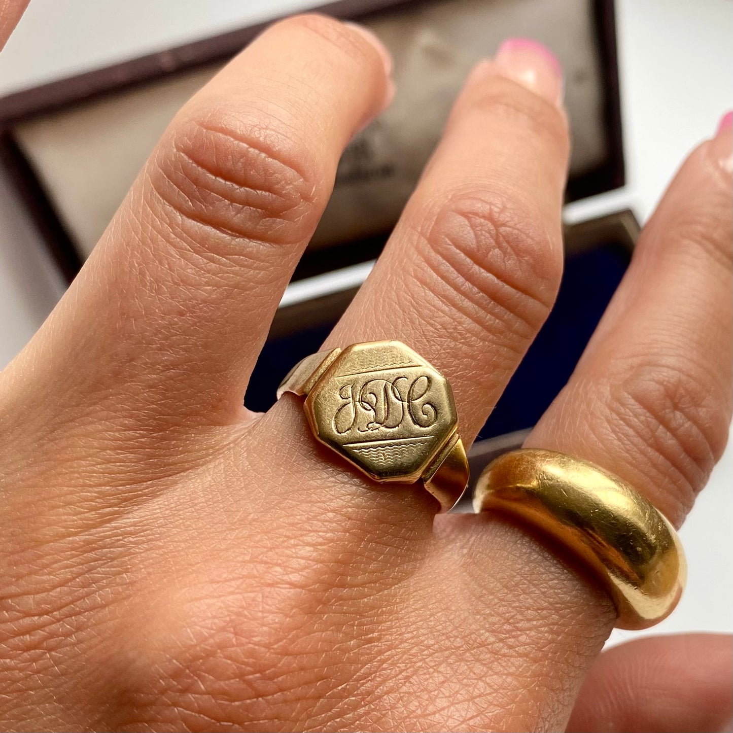 Vintage 9ct Gold 'JDC' Signet Ring  |  Size UK P