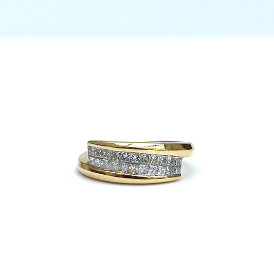 Stunning 18ct Gold and Princess Cut Diamond Asymmetric Ring  |  Size UK J.5