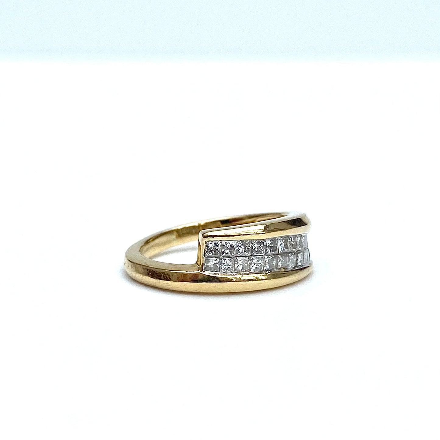 Stunning 18ct Gold and Princess Cut Diamond Asymmetric Ring  |  Size UK J.5