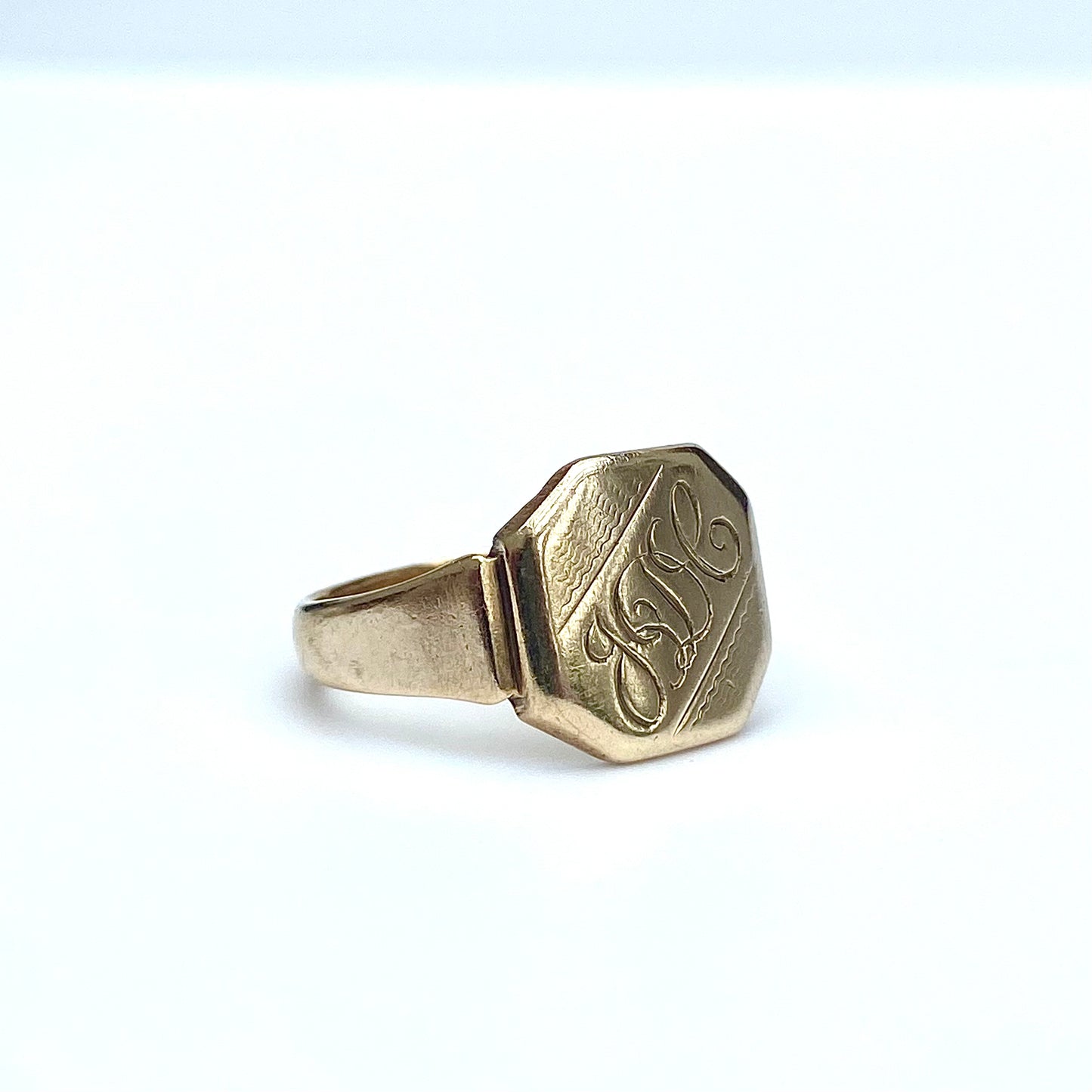 Vintage 9ct Gold 'JDC' Signet Ring  |  Size UK P