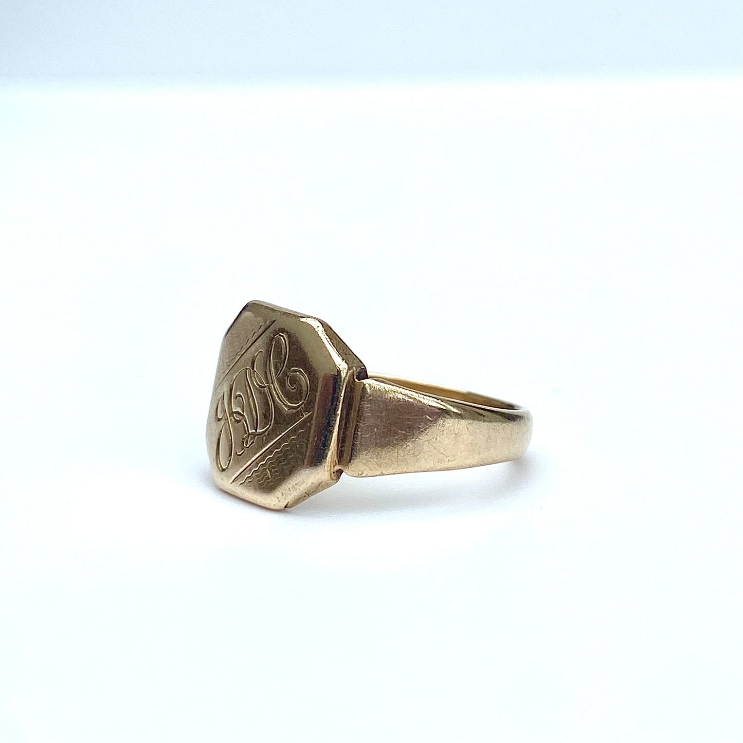 Vintage 9ct Gold 'JDC' Signet Ring  |  Size UK P