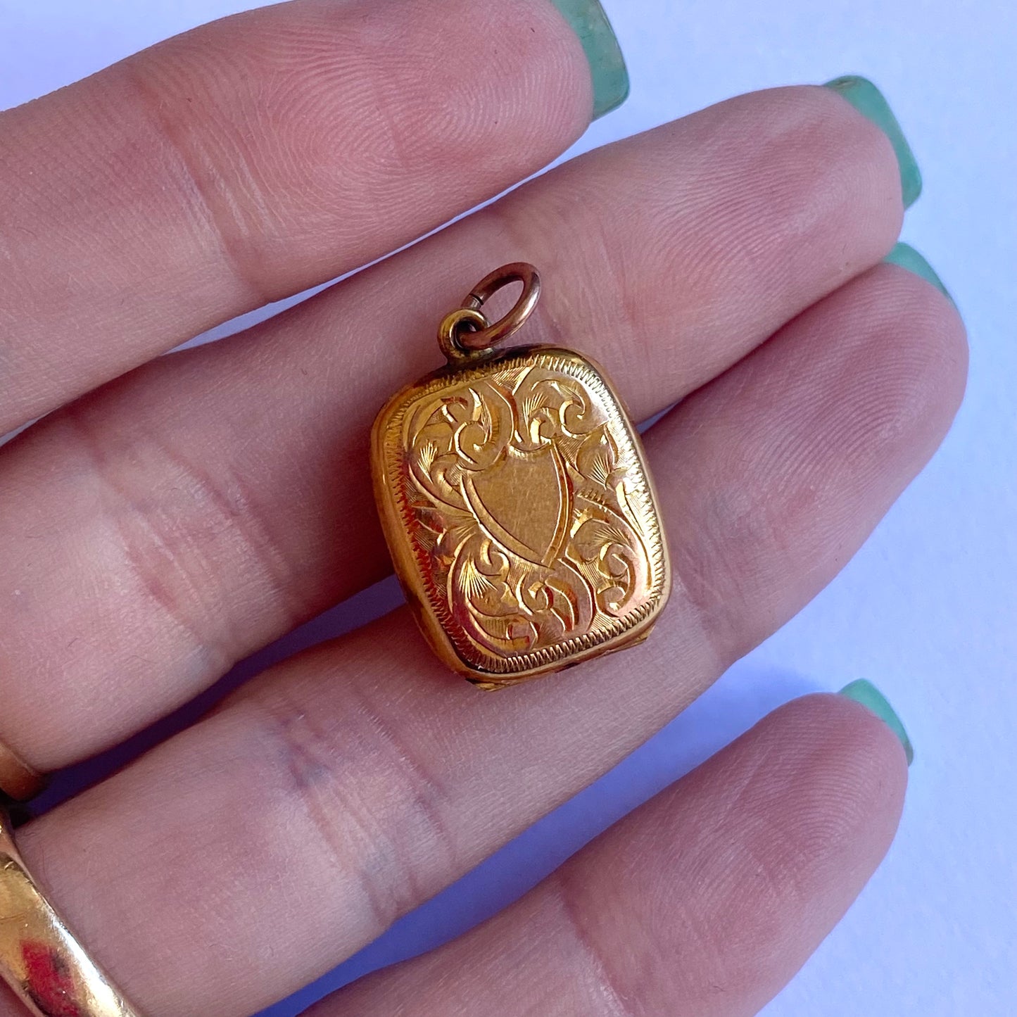 Antique 9ct Gold B&F Rectangle Locket  |  17mm