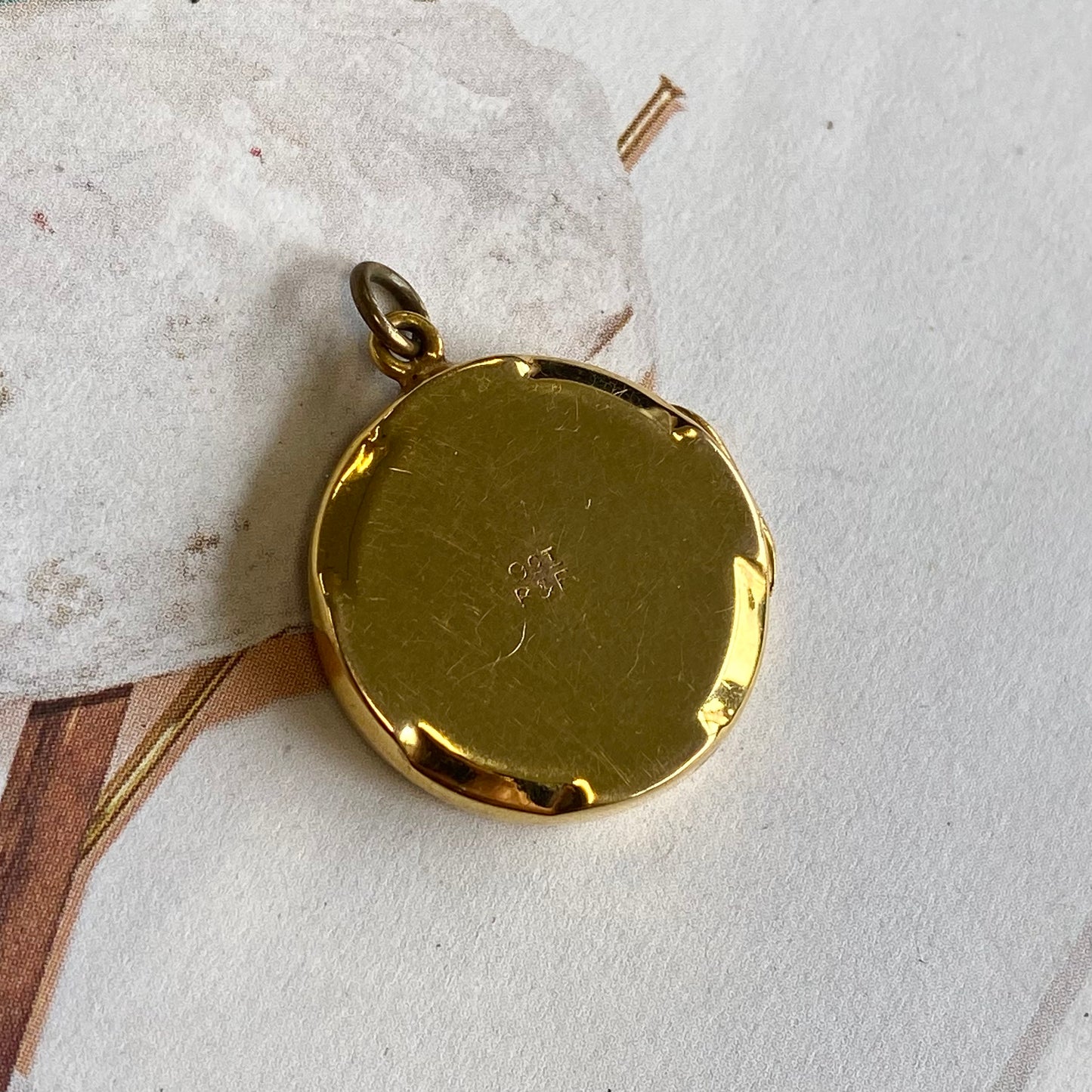 9ct Gold B&F Round Locket with Engraved Circular Pattern