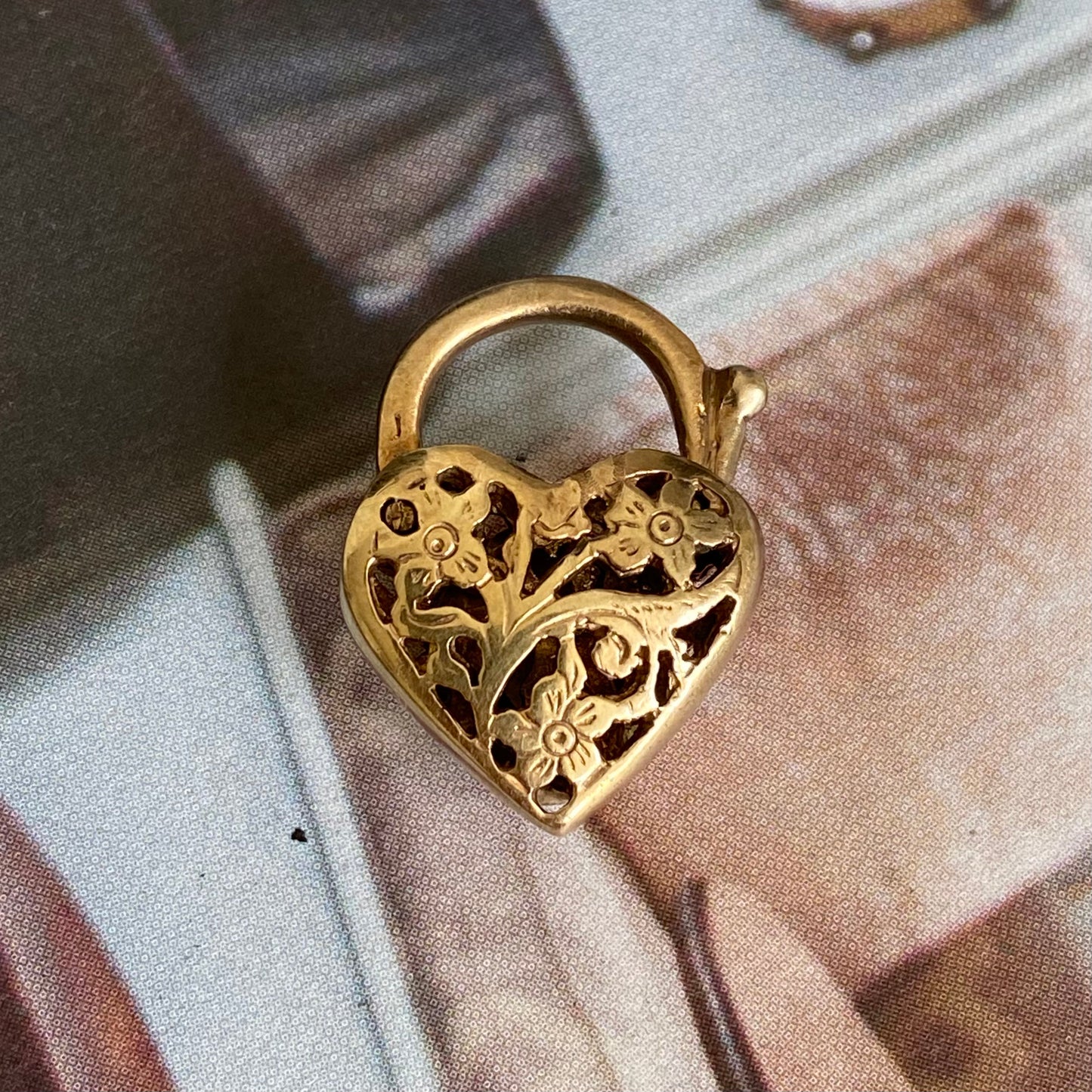 9ct Gold and Diamond Openwork Heart Padlock