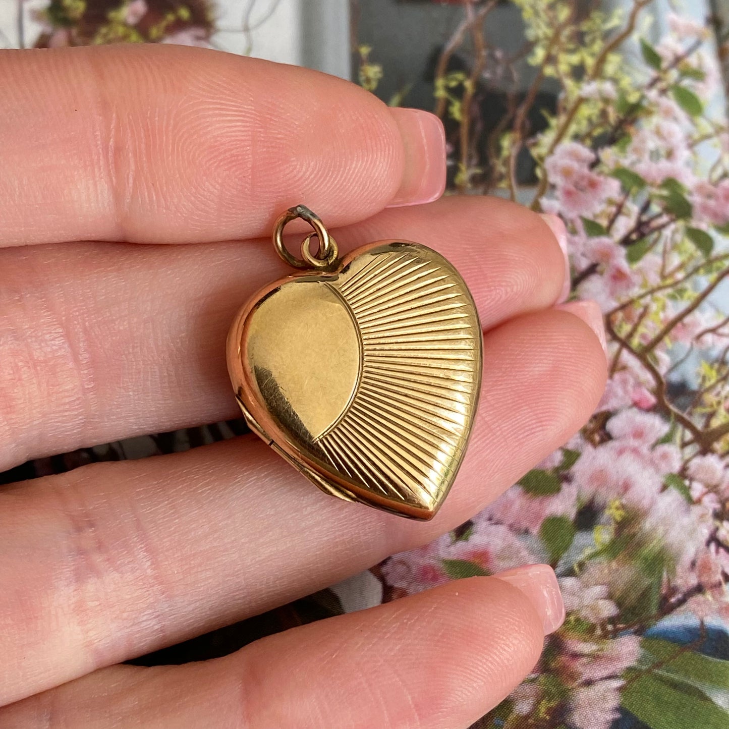 9ct Gold B&F Heart Locket with Sun Rays