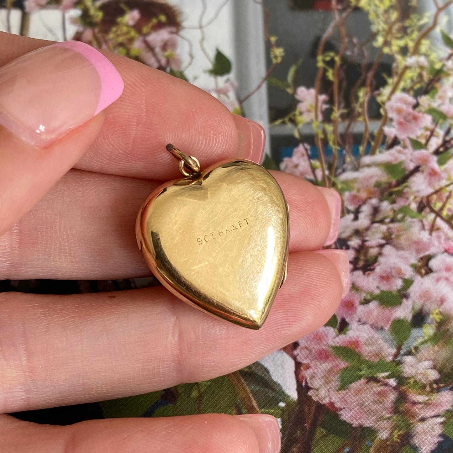 9ct Gold B&F Heart Locket with Sun Rays