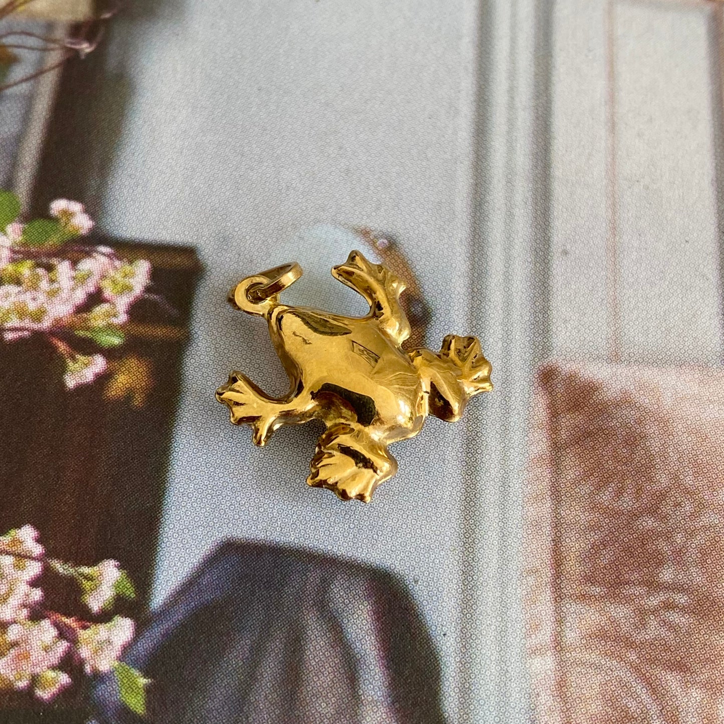 9ct Gold Hollow Puffy Frog Charm