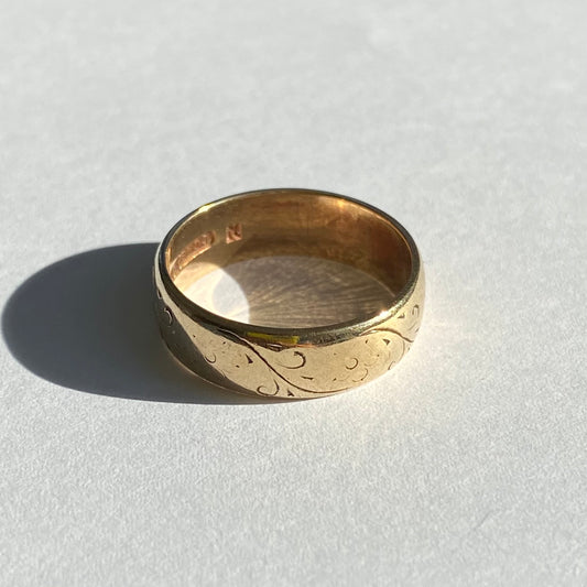 Lovely 9ct Gold Engraved Band  |  Size UK O