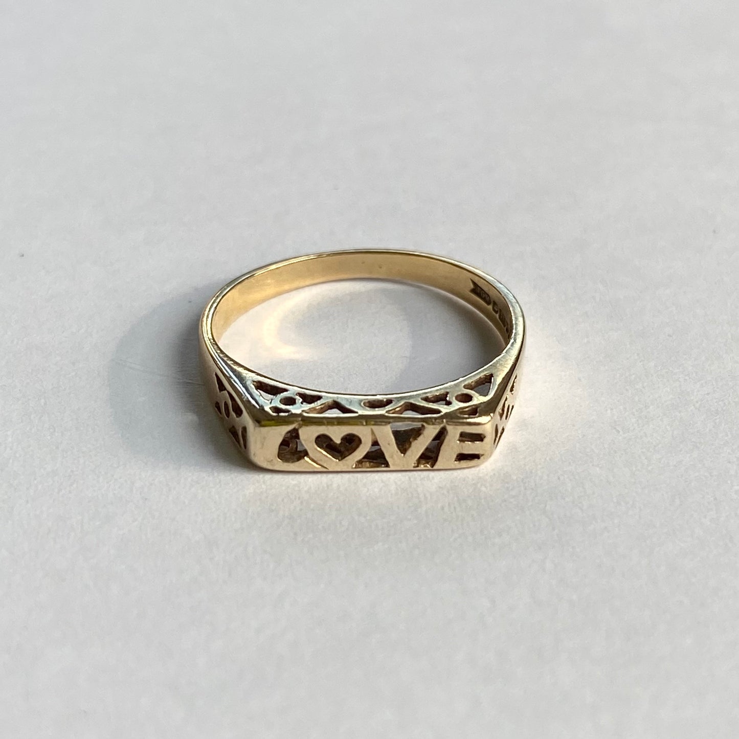 9ct Gold Ornate 'Love' Ring  |  Size UK M.5