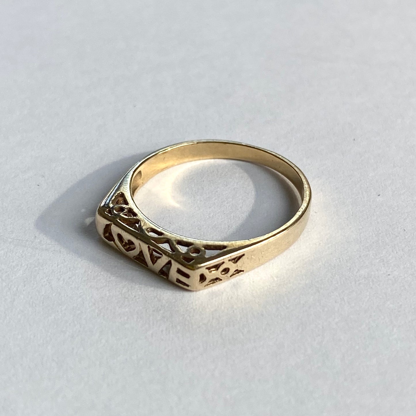 9ct Gold Ornate 'Love' Ring  |  Size UK M.5