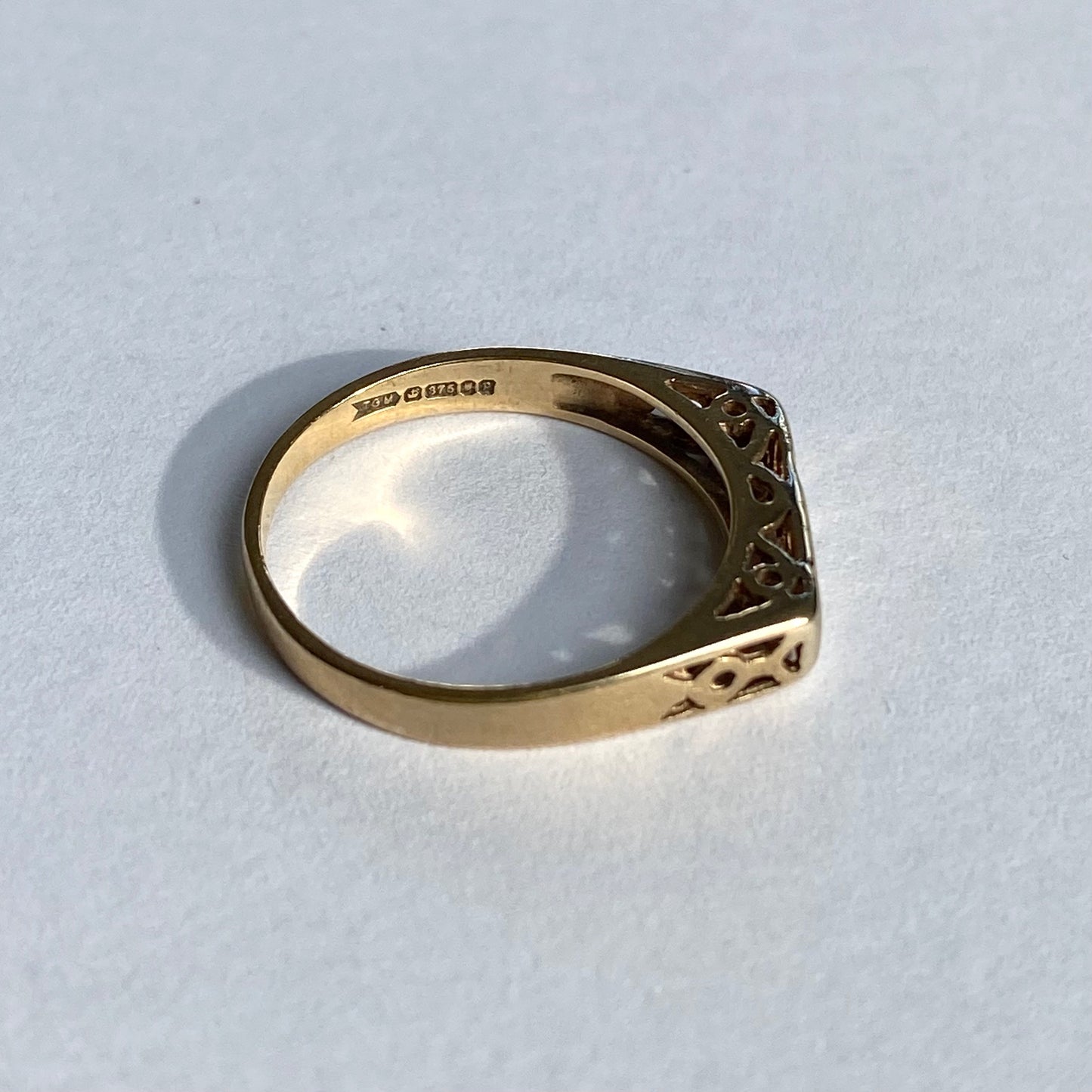 9ct Gold Ornate 'Love' Ring  |  Size UK M.5