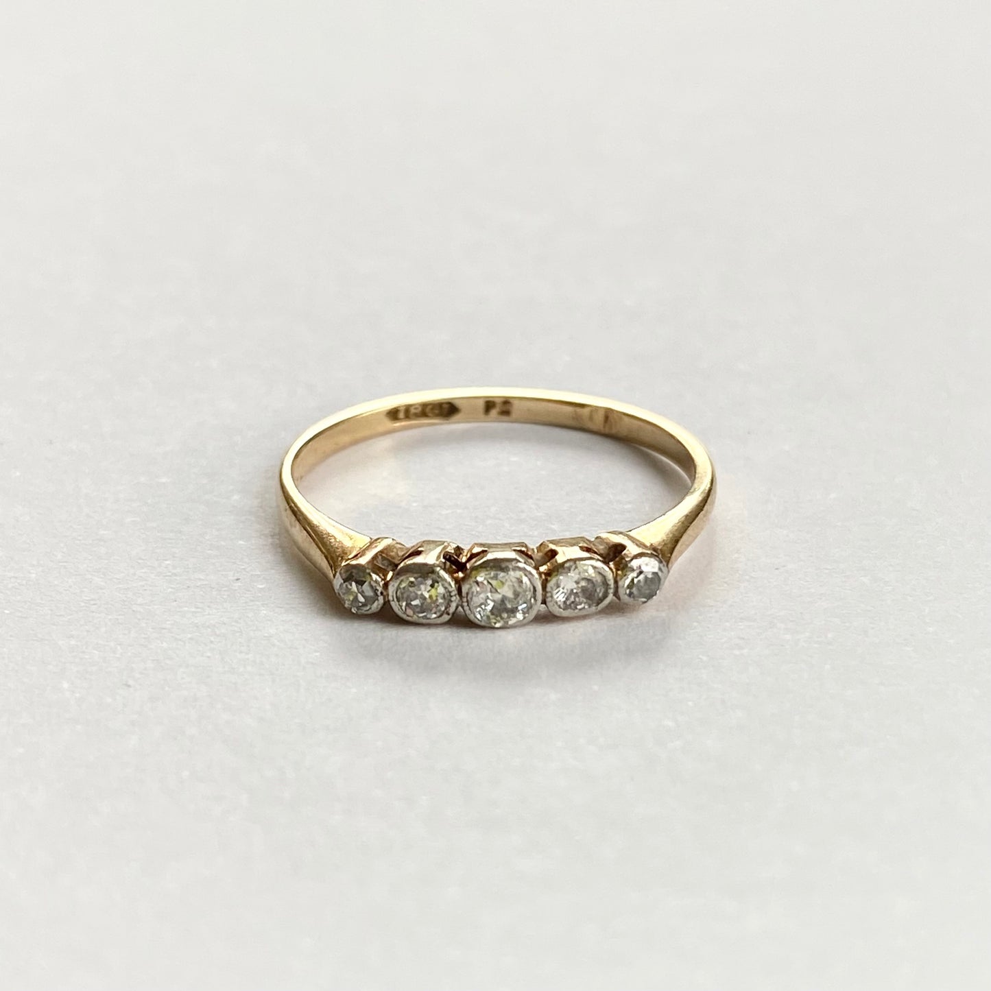 18ct Gold and Diamond Ring  |  Size UK O