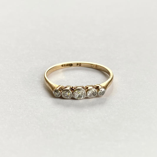 18ct Gold and Diamond Ring  |  Size UK O