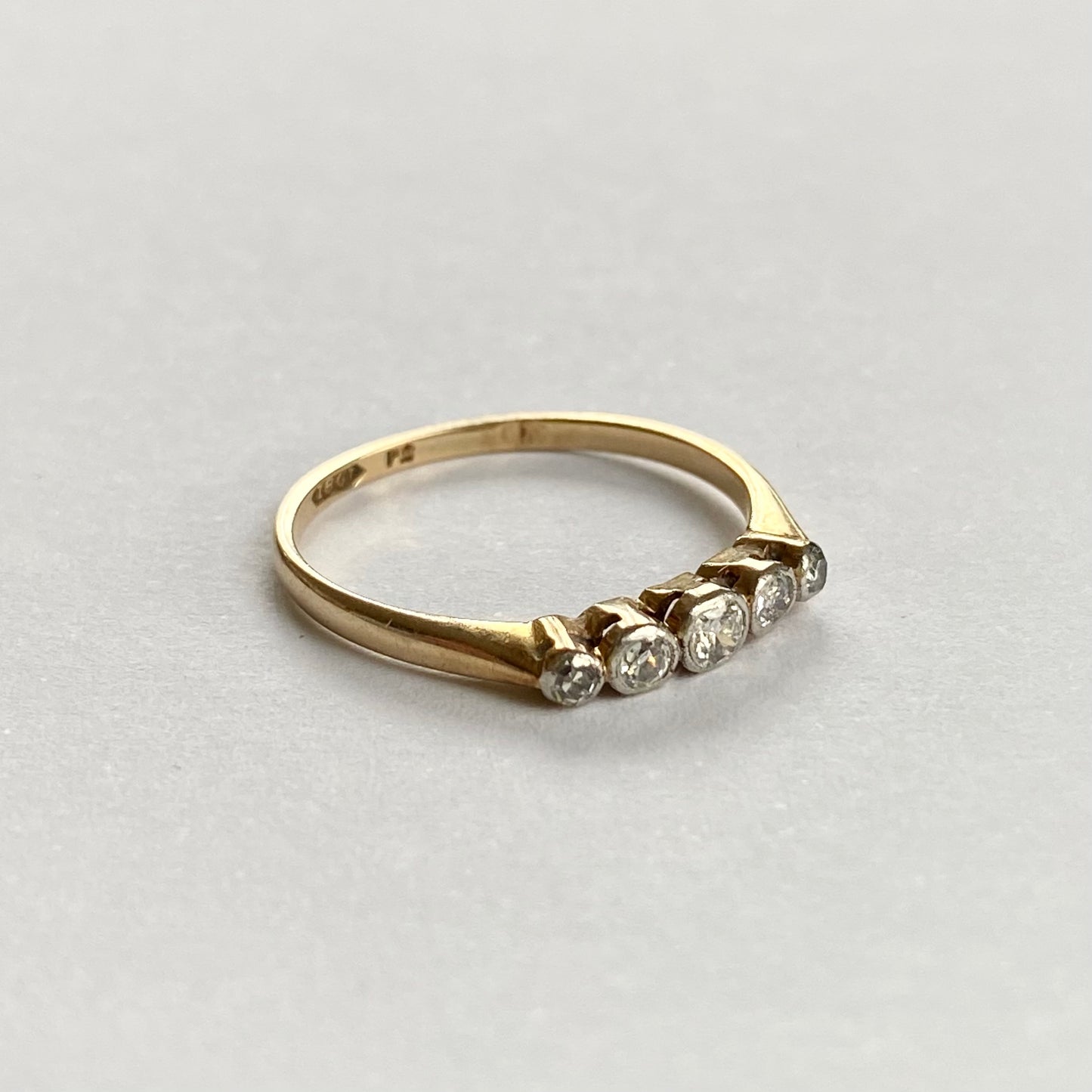 18ct Gold and Diamond Ring  |  Size UK O