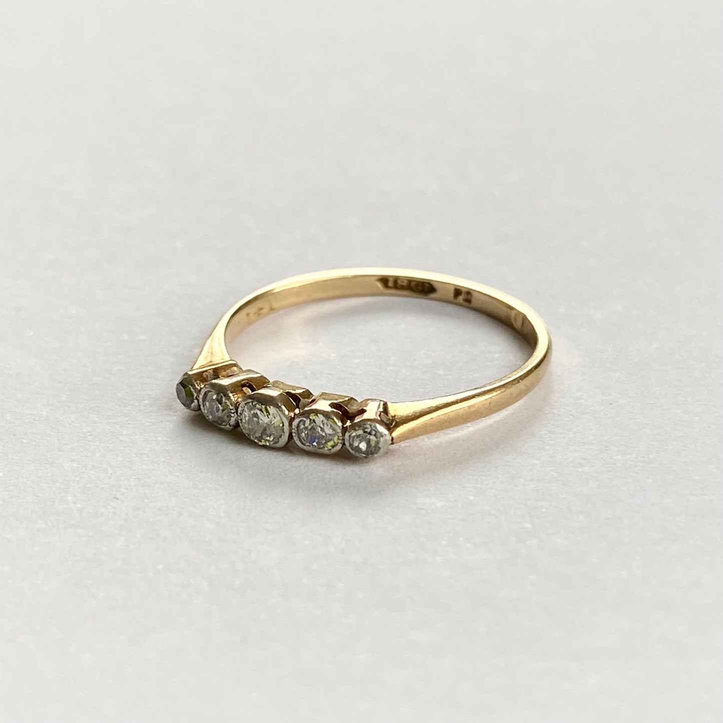 18ct Gold and Diamond Ring  |  Size UK O