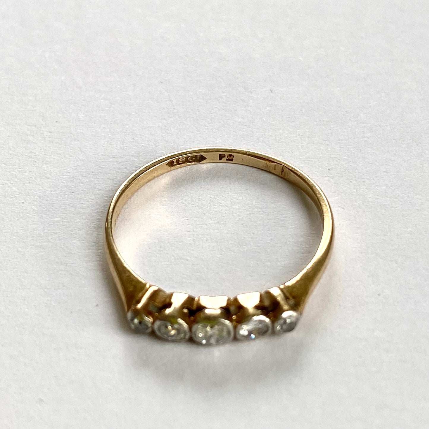 18ct Gold and Diamond Ring  |  Size UK O