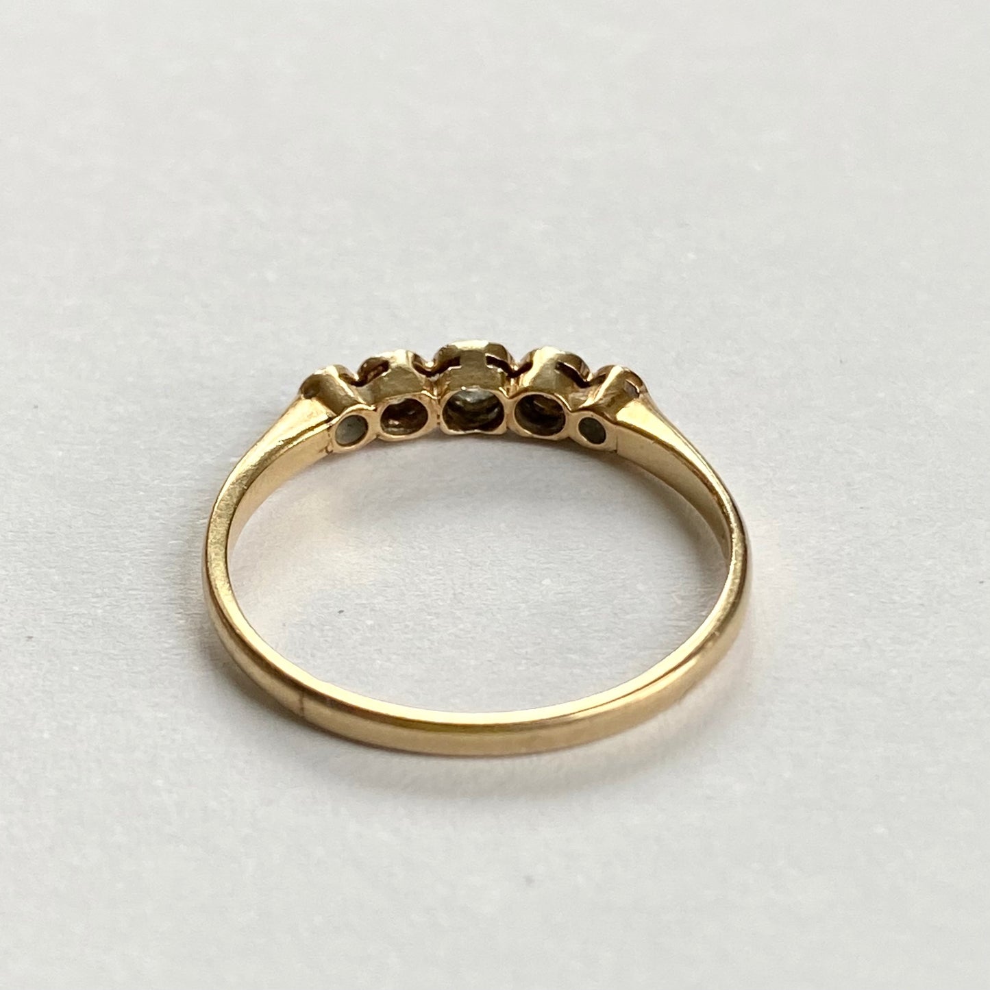 18ct Gold and Diamond Ring  |  Size UK O