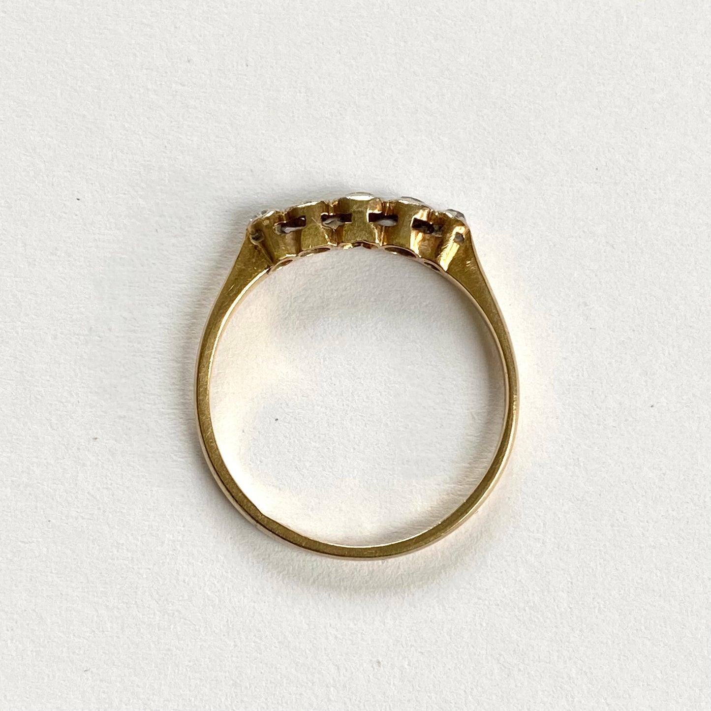 18ct Gold and Diamond Ring  |  Size UK O